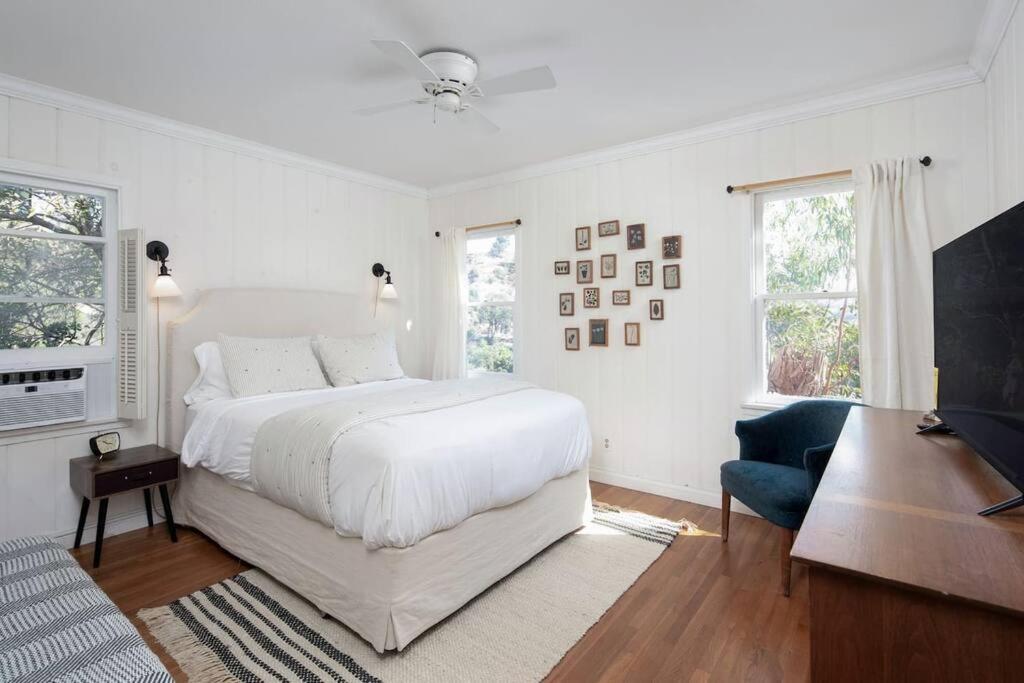 Hollywood Hills Home w Views in Laurel Canyon
