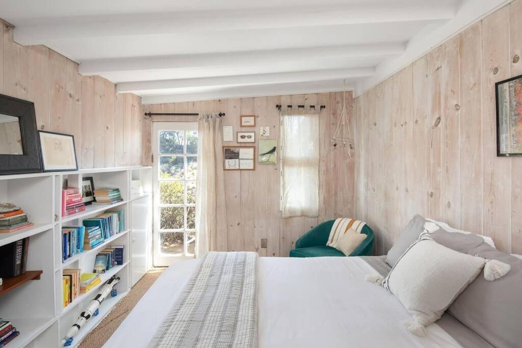Hollywood Hills Home w Views in Laurel Canyon