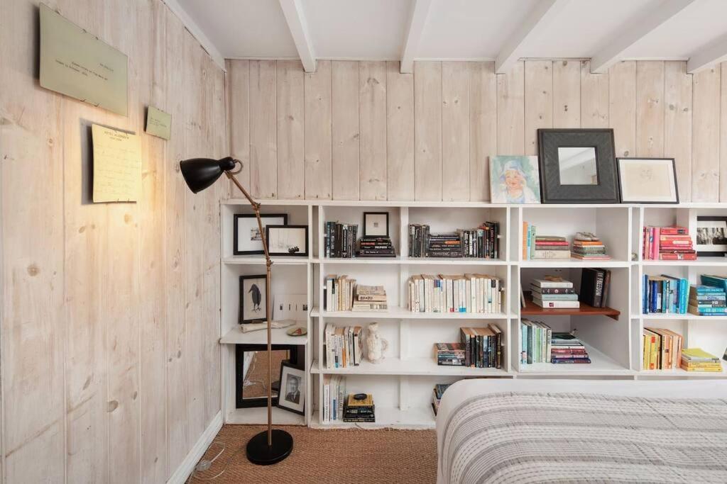 Hollywood Hills Home w Views in Laurel Canyon
