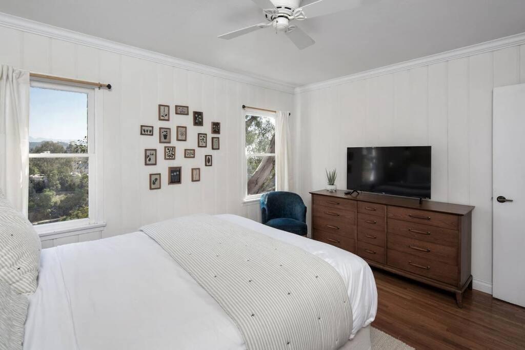 Hollywood Hills Home w Views in Laurel Canyon