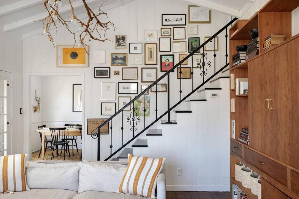 Hollywood Hills Home w Views in Laurel Canyon