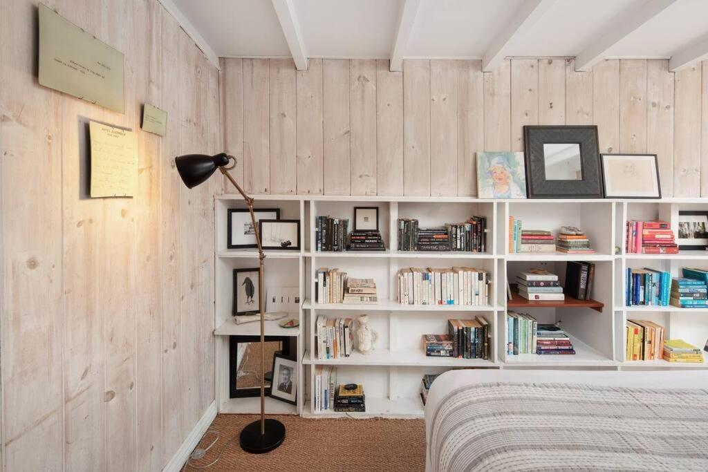 Hollywood Hills Home w Views in Laurel Canyon