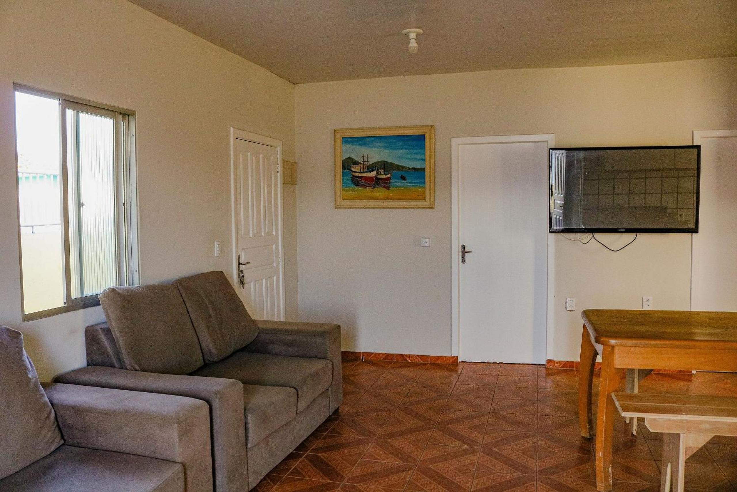 Casa pé na areia com vista especial do pôr do sol.