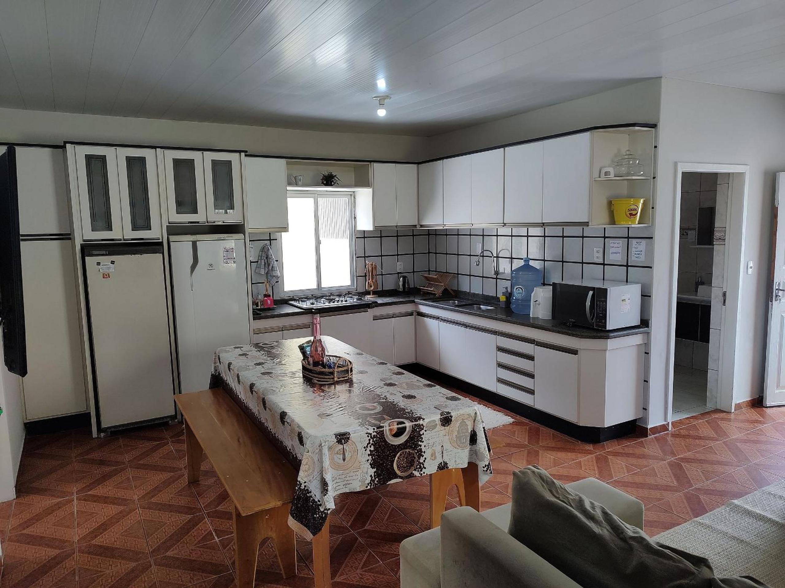 Casa pé na areia com vista especial do pôr do sol.