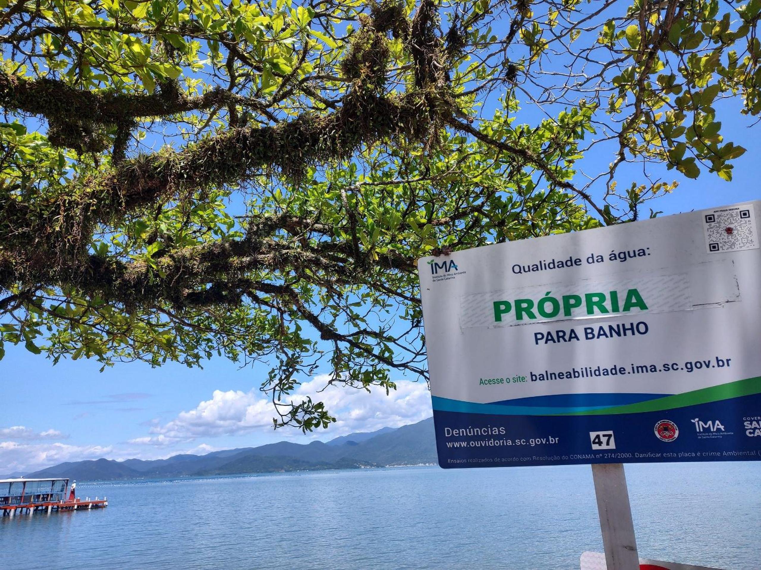Casa pé na areia com vista especial do pôr do sol.