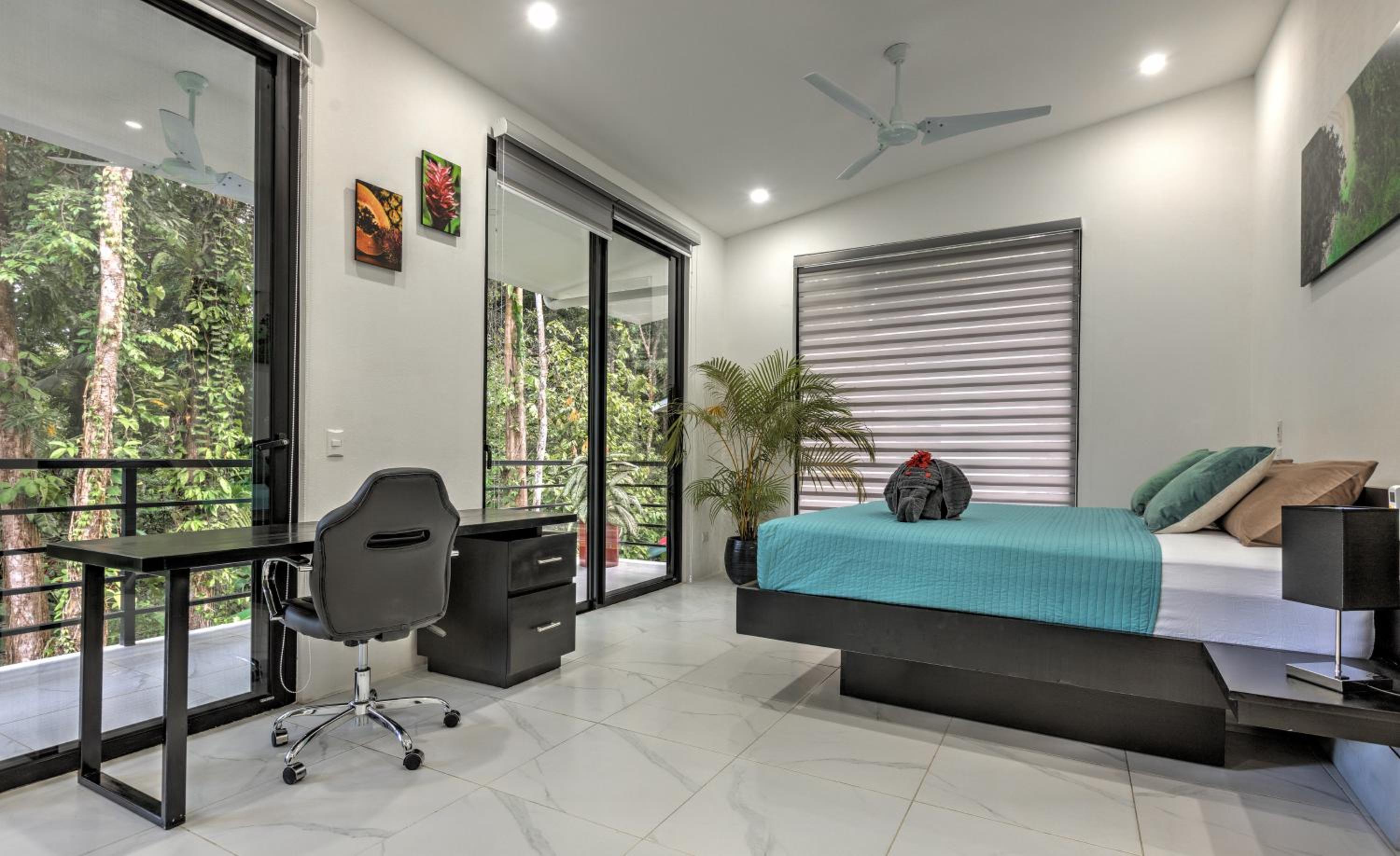 Casa Presidente (5 bed/5 bath/AC/infinity pool)