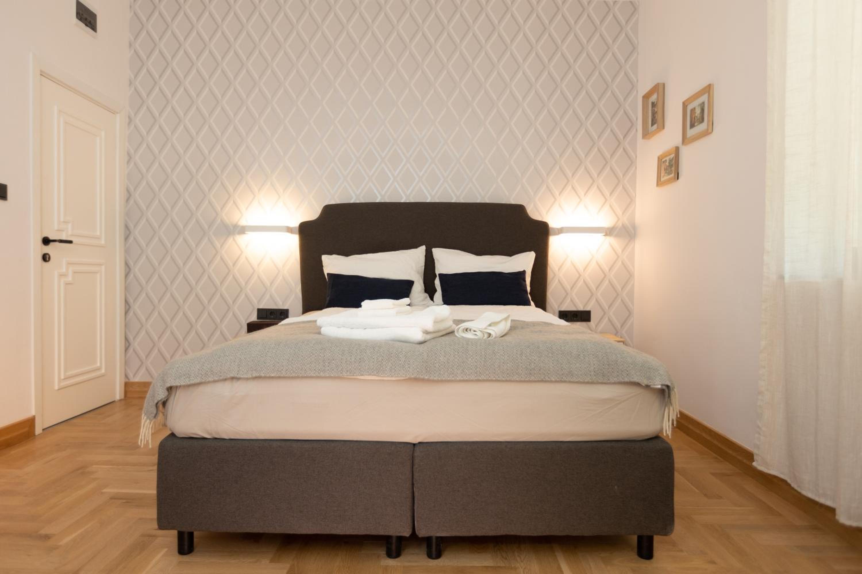 Luxury rooms 12-1