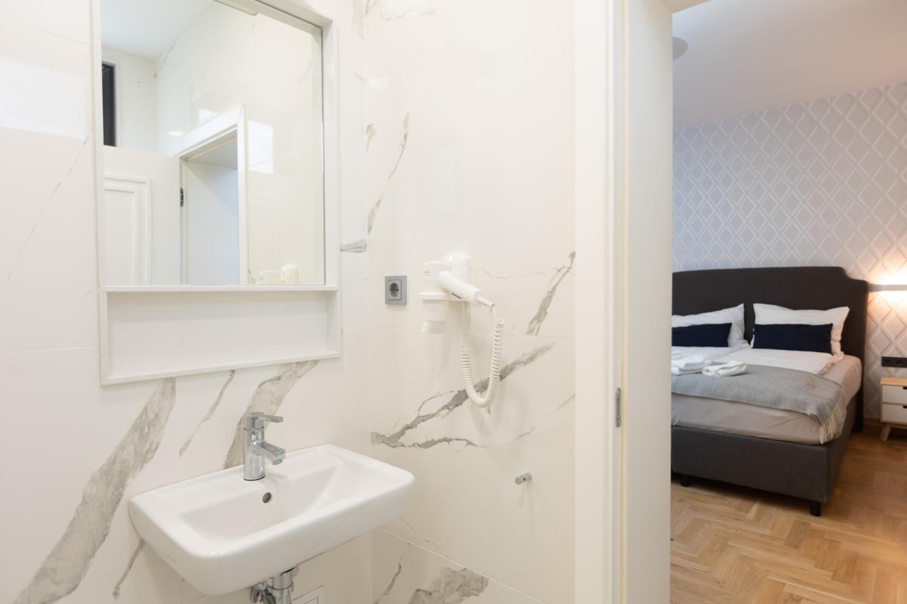 Luxury rooms 12-1