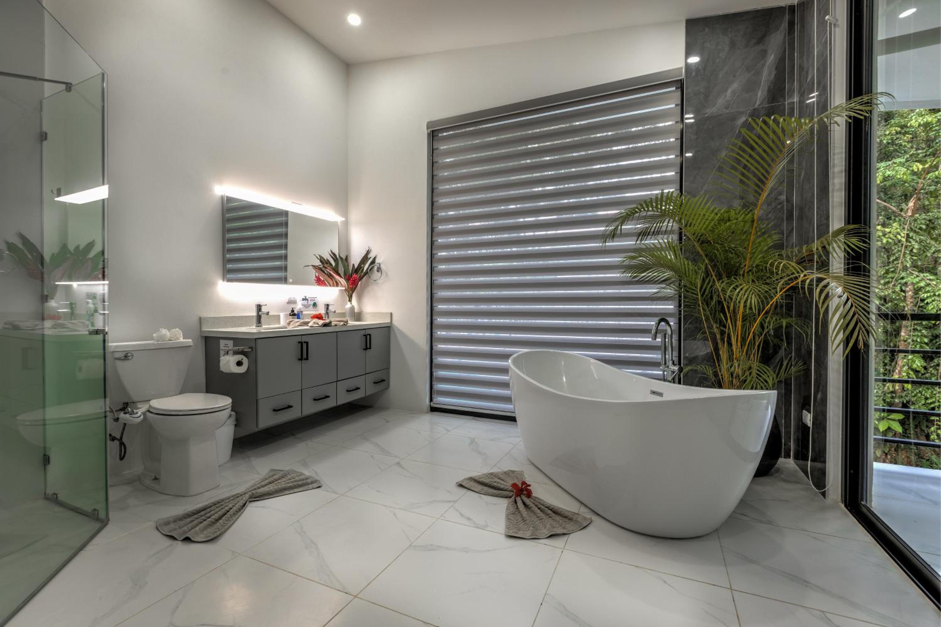 Casa Presidente (5 bed/5 bath/AC/infinity pool)