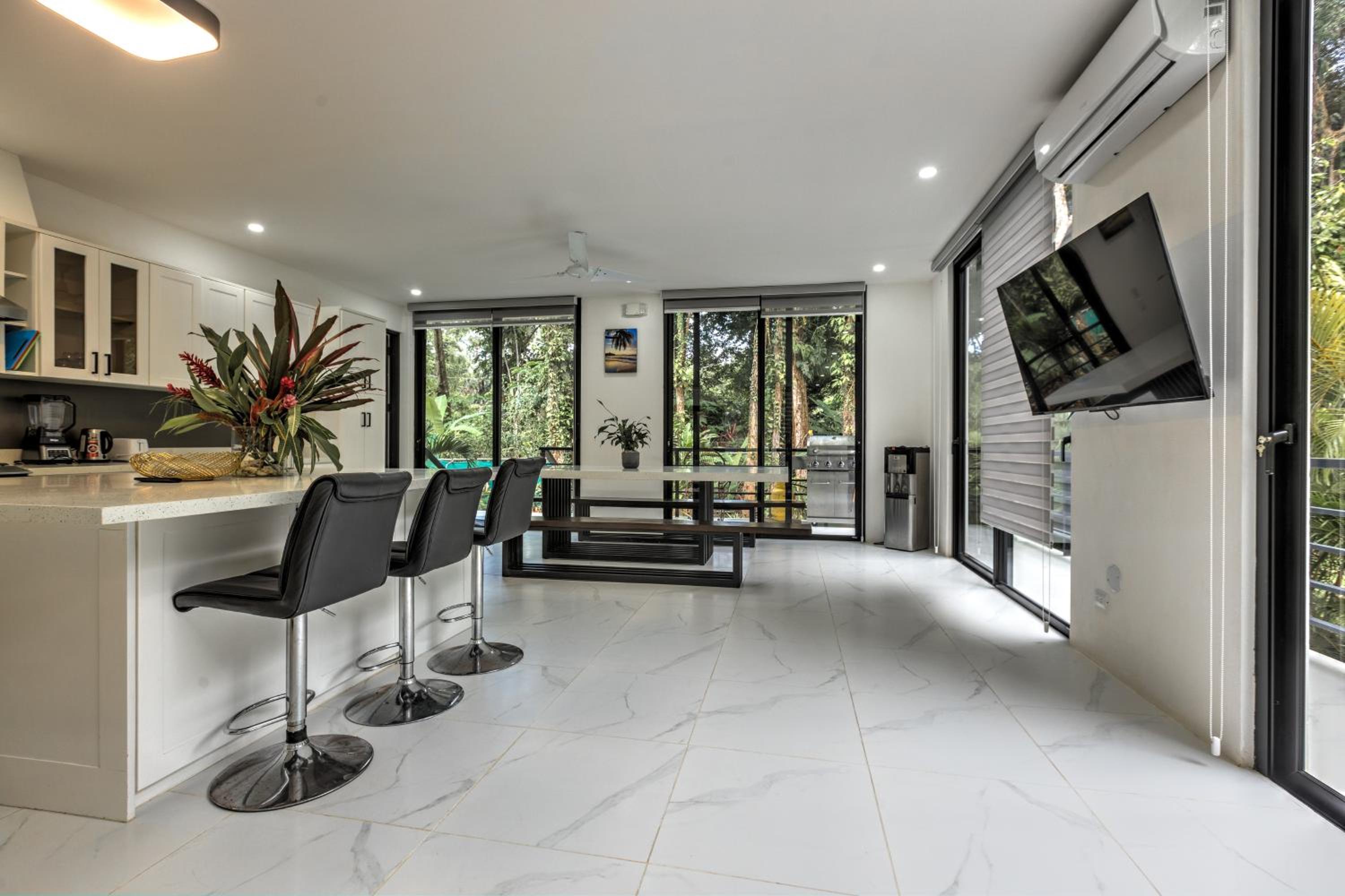 Casa Presidente (5 bed/5 bath/AC/infinity pool)