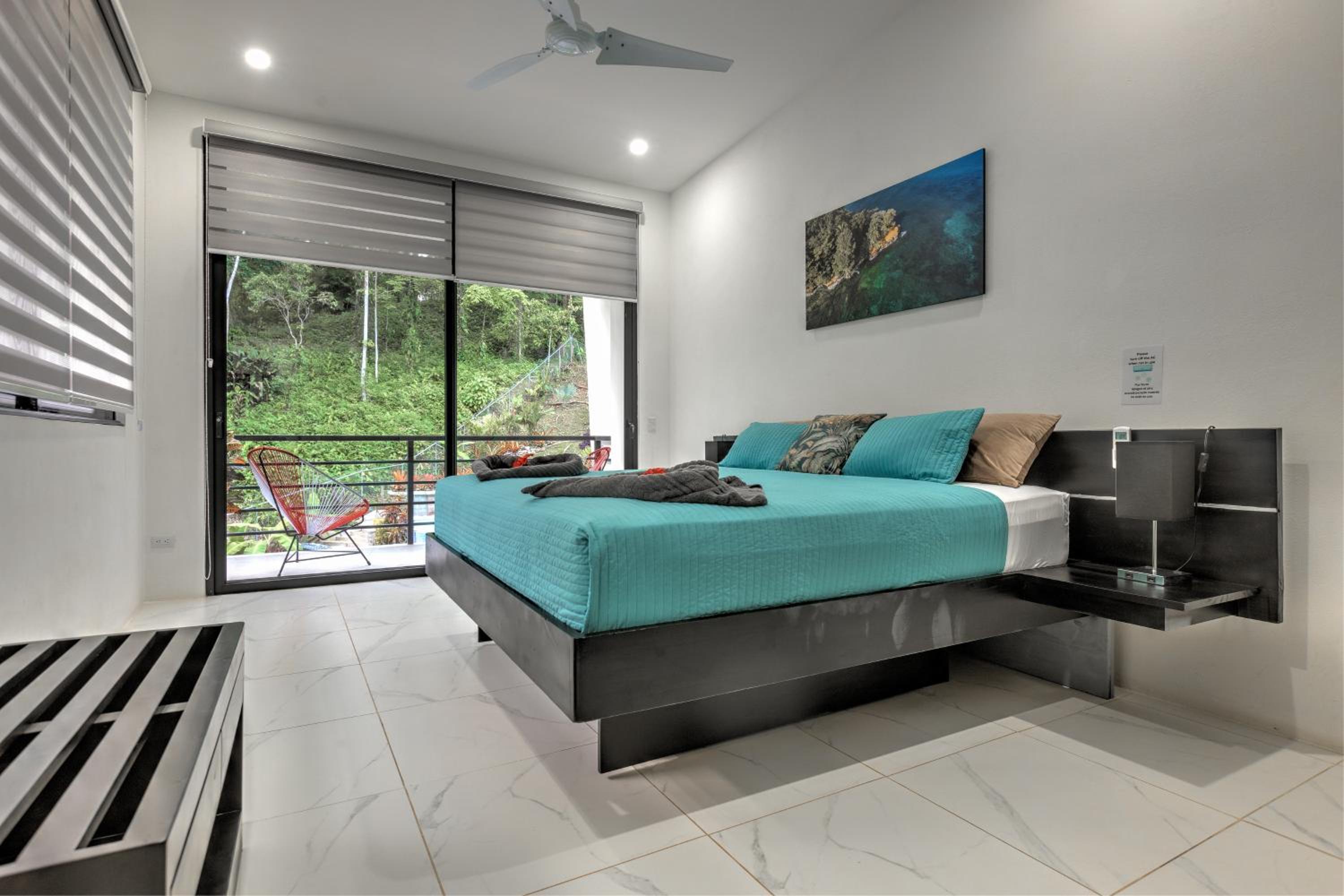 Casa Presidente (5 bed/5 bath/AC/infinity pool)
