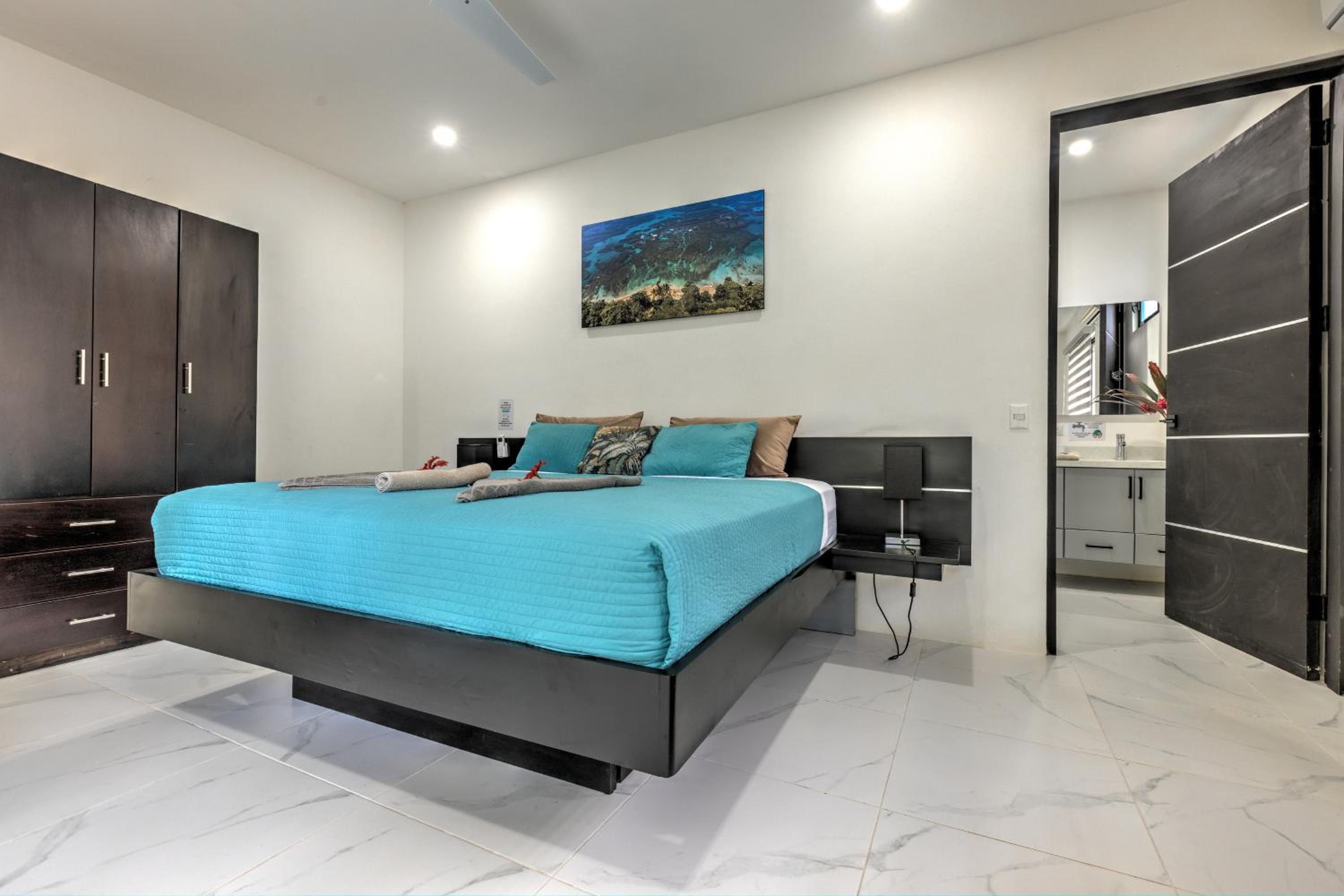 Casa Presidente (5 bed/5 bath/AC/infinity pool)