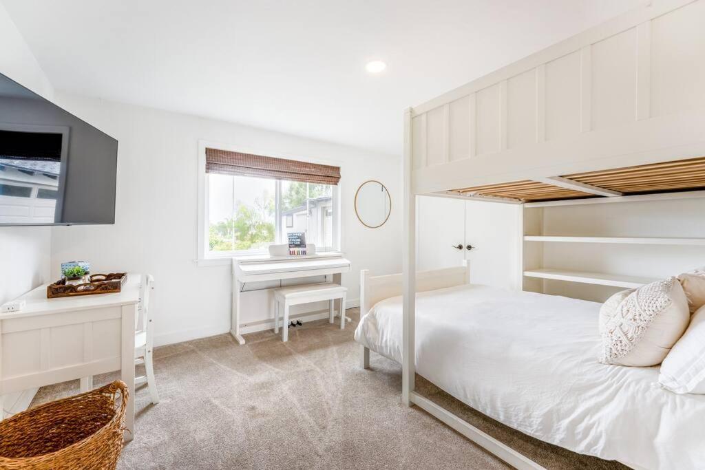 Amazing Views with Heated Pool and Jacuzzi Near Beach view 3