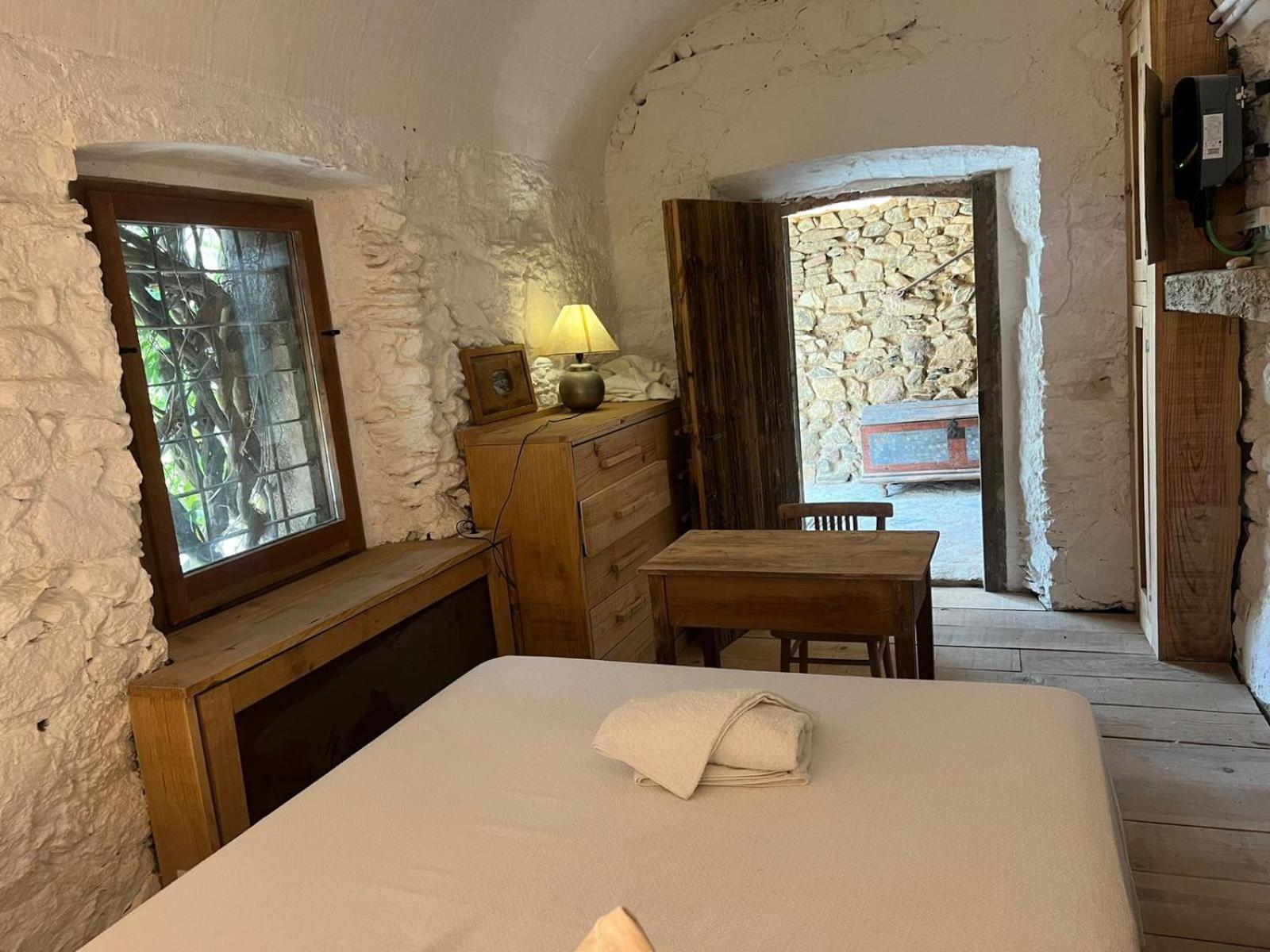 CASA RURAL DE ENSUEÑO EN CANTALLOPS CON 9 HABITACIONES DOBLES CON BAÑOS PRIVADOS Y PISCINA DE 20M x 2,70M view 3