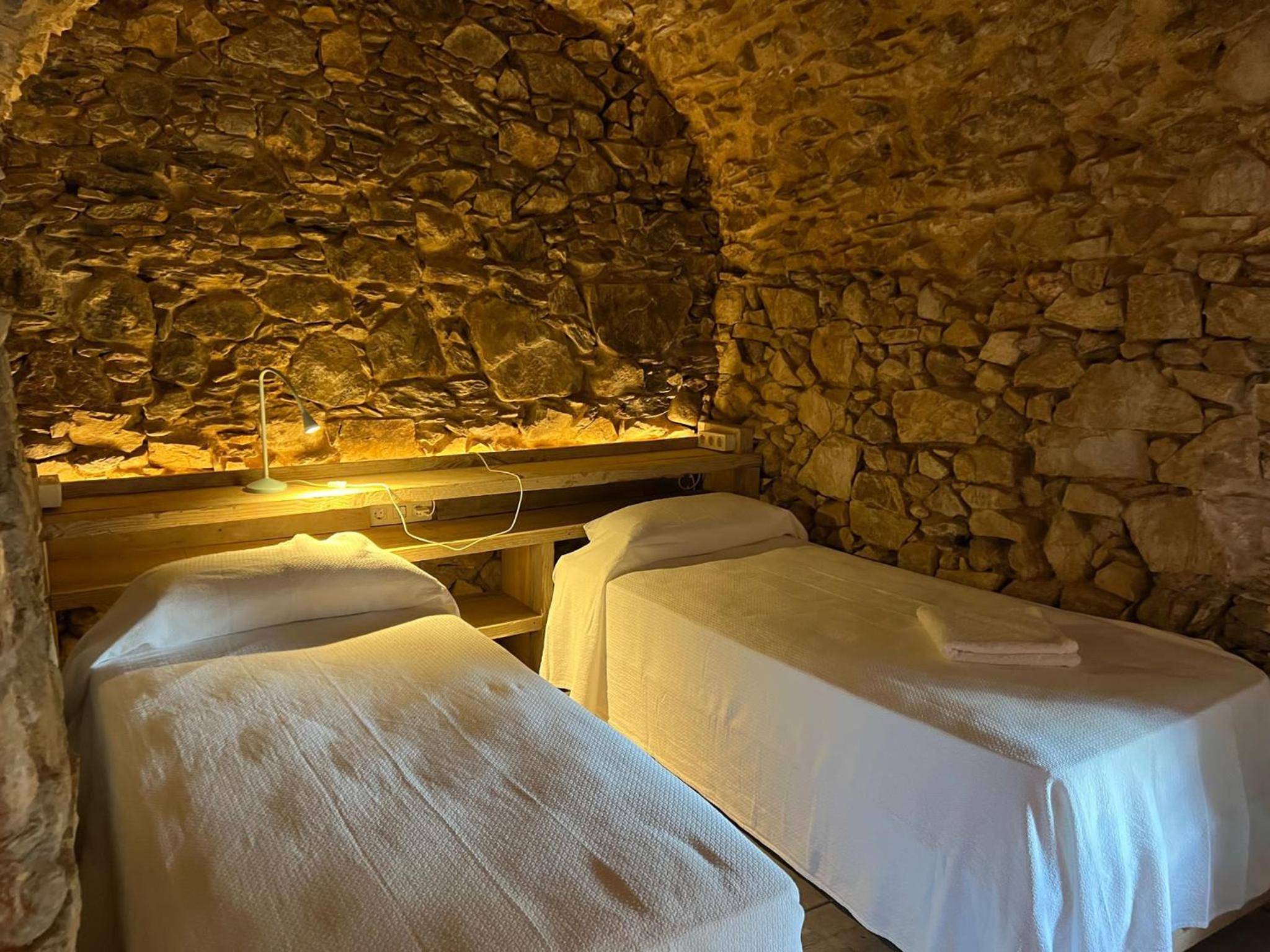 CASA RURAL DE ENSUEÑO EN CANTALLOPS CON 9 HABITACIONES DOBLES CON BAÑOS PRIVADOS Y PISCINA DE 20M x 2,70M view 4