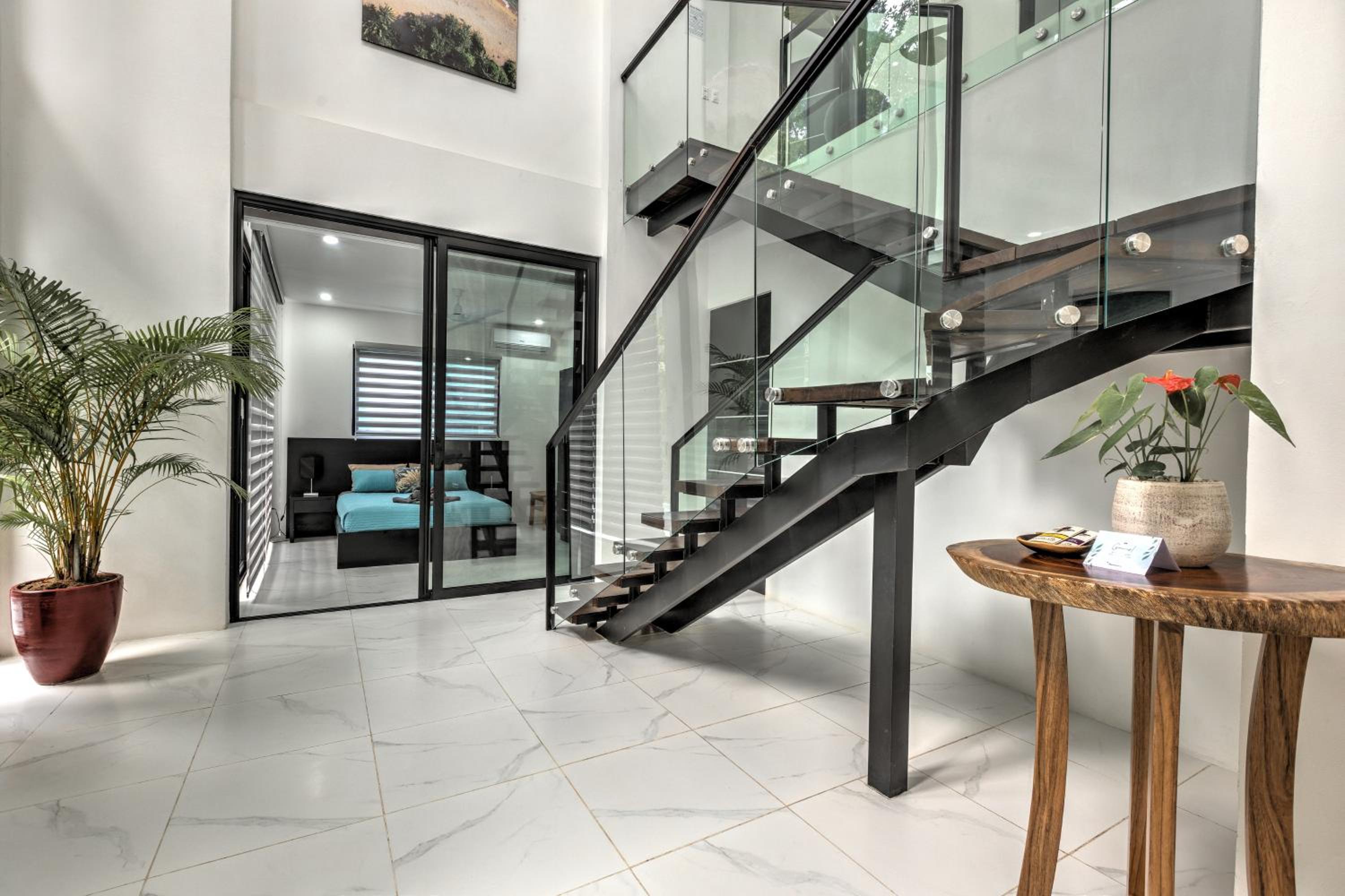 Casa Presidente (5 bed/5 bath/AC/infinity pool)