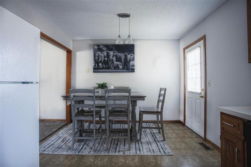 Beautiful and Cozy Olathe Home. - Property Image 9