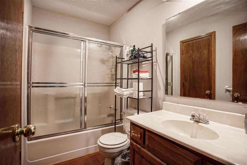 Beautiful and Cozy Olathe Home. - Property Image 4
