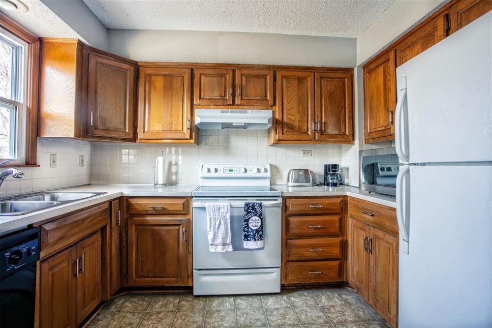 Beautiful and Cozy Olathe Home. - Property Image 2