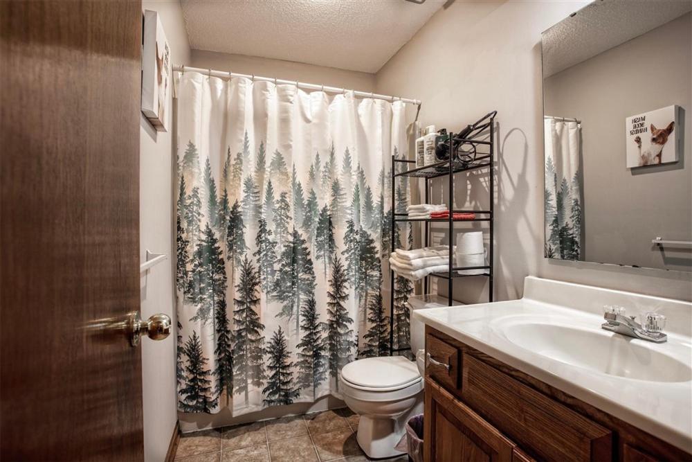 Beautiful and Cozy Olathe Home. - Property Image 15