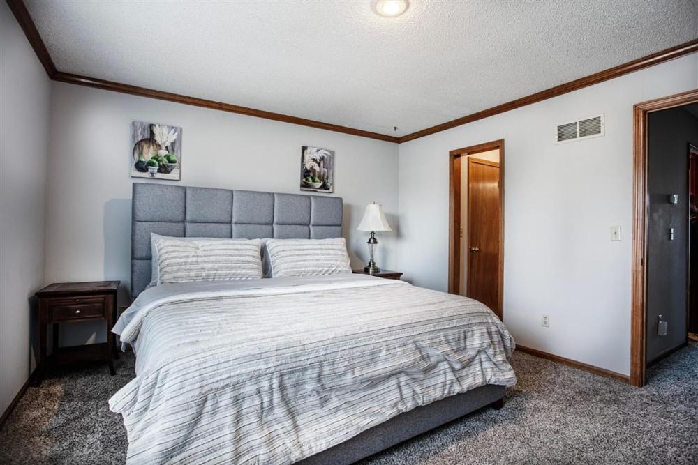 Beautiful and Cozy Olathe Home. - Property Image 49