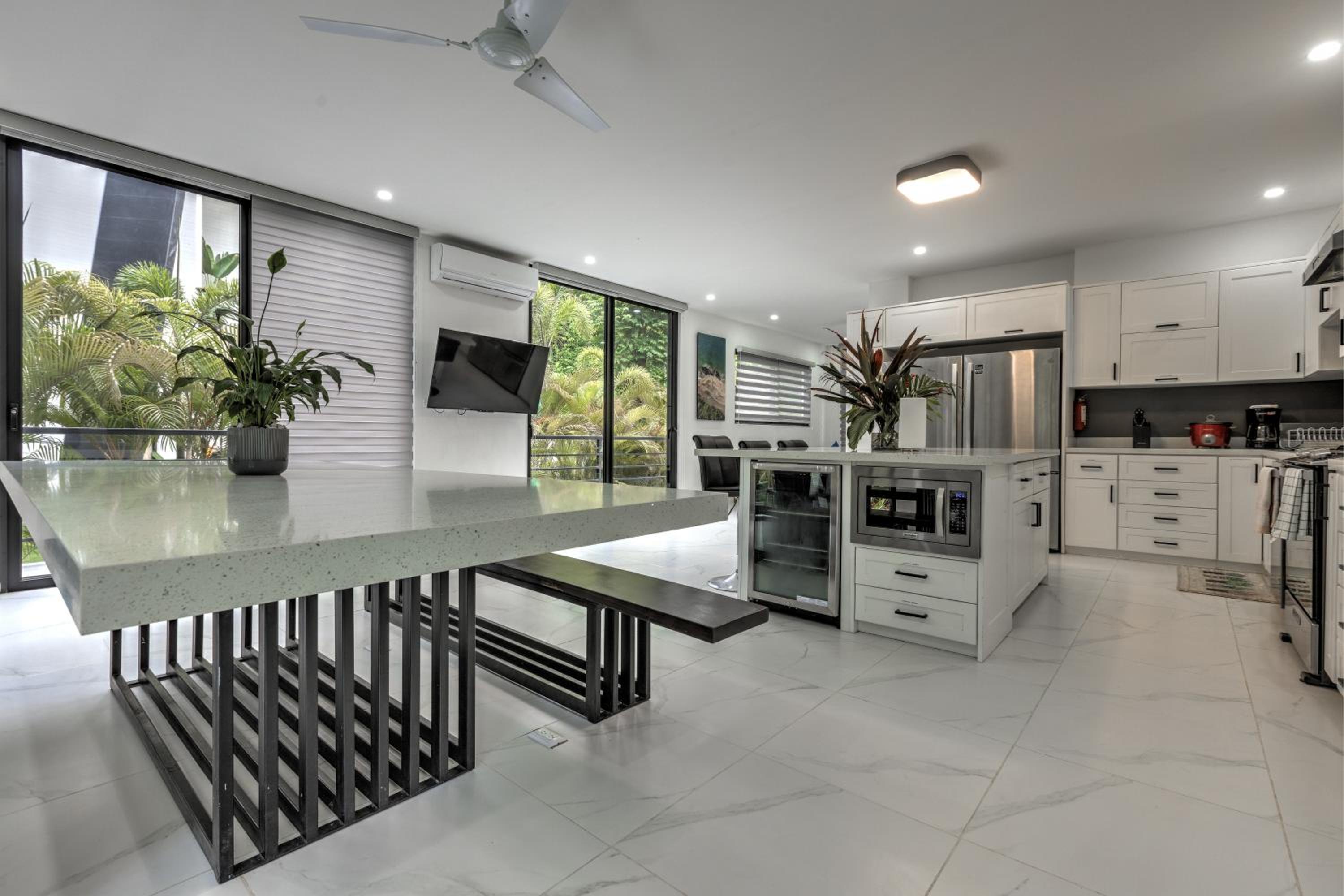 Casa Presidente (5 bed/5 bath/AC/infinity pool)