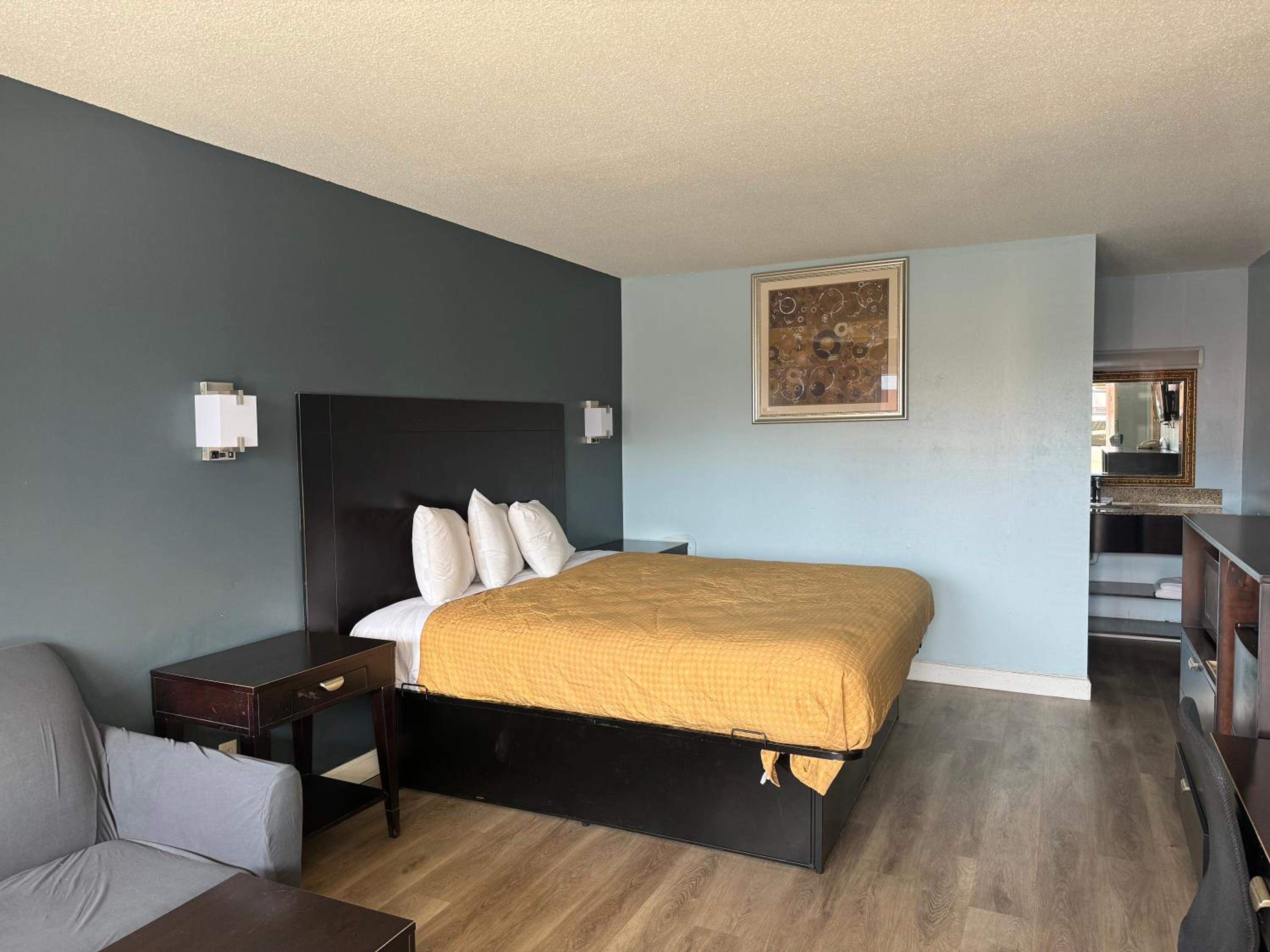 Red Carpet Inn & Suites - Danville