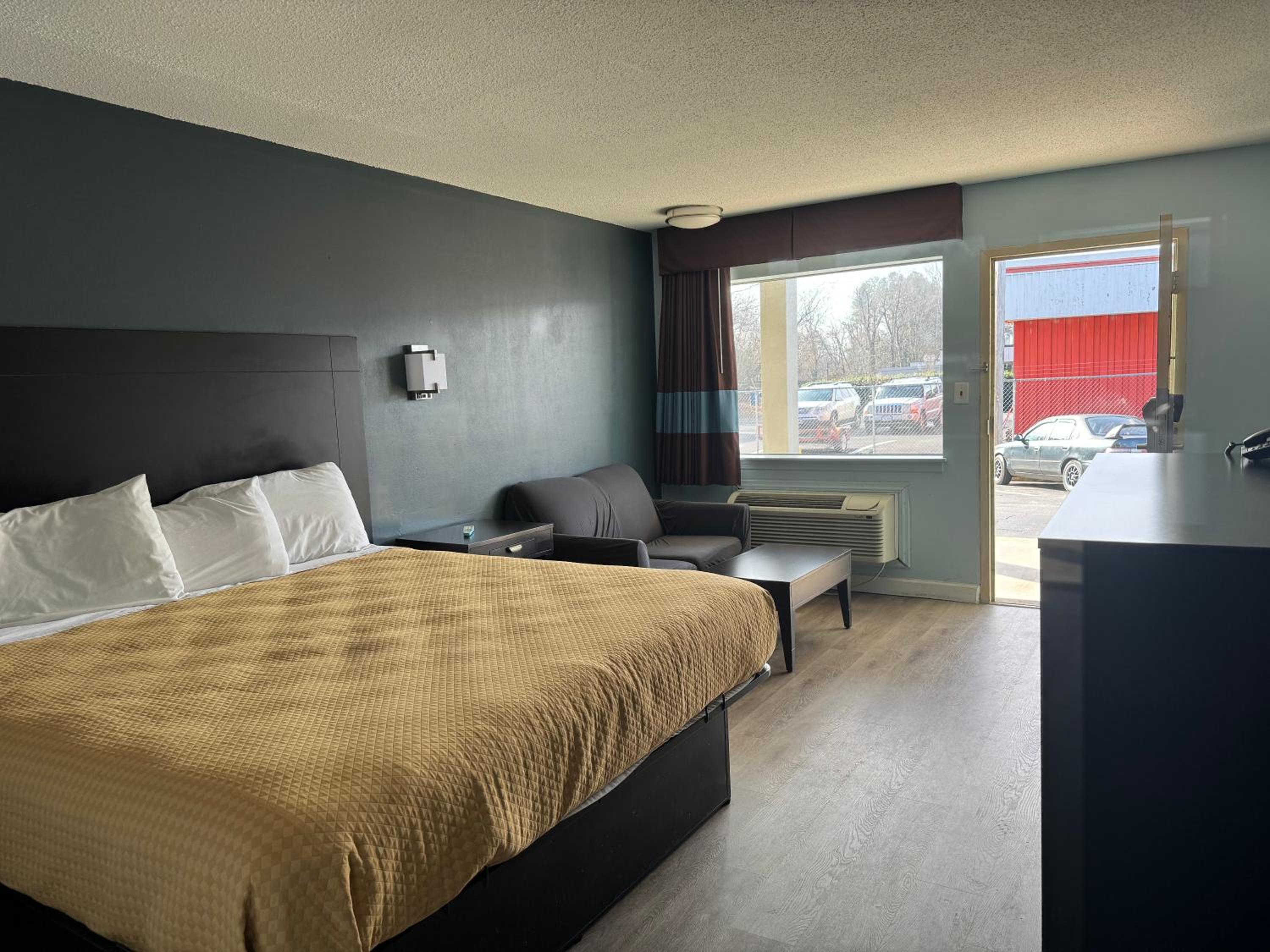Red Carpet Inn & Suites - Danville