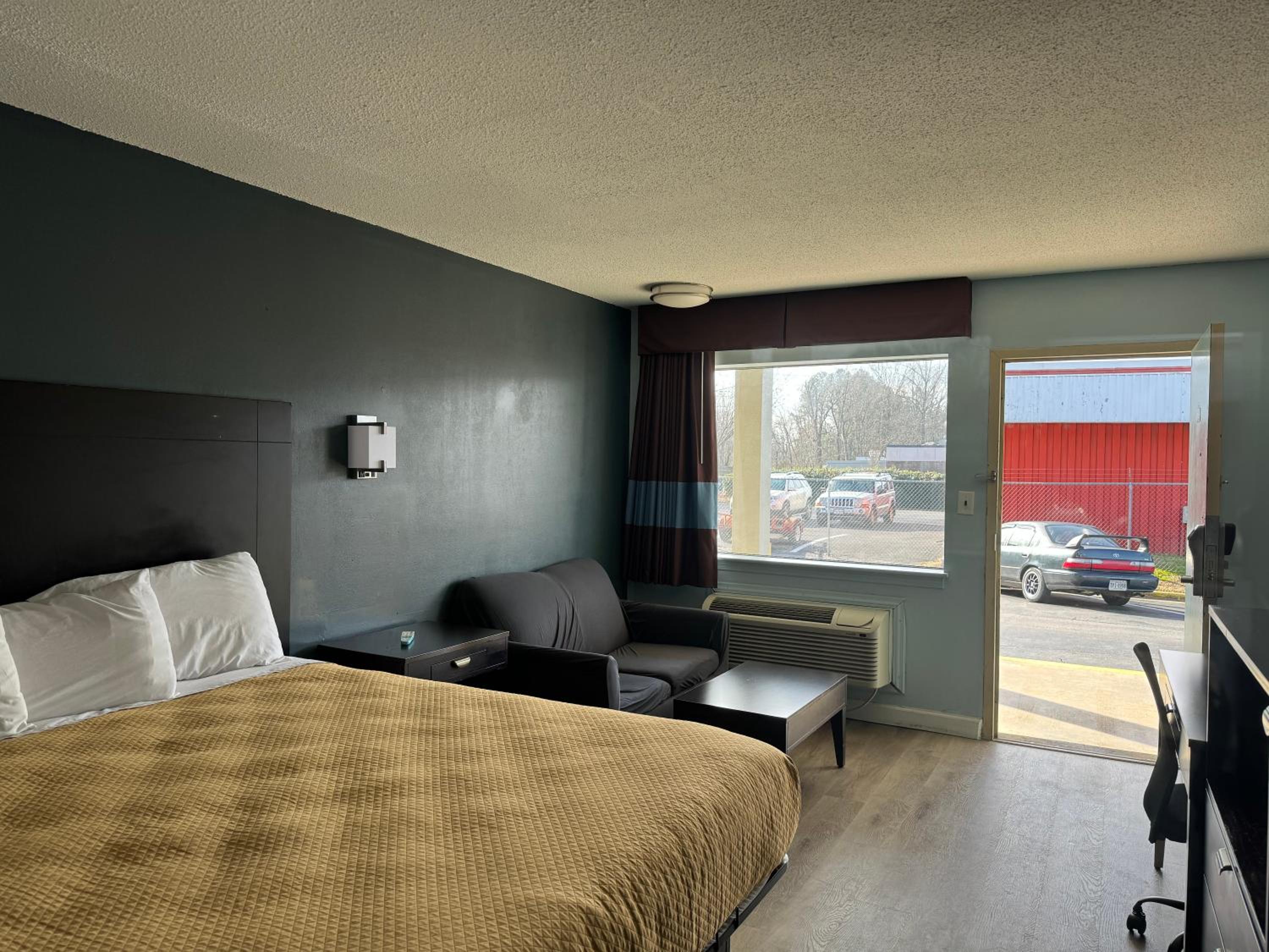 Red Carpet Inn & Suites - Danville