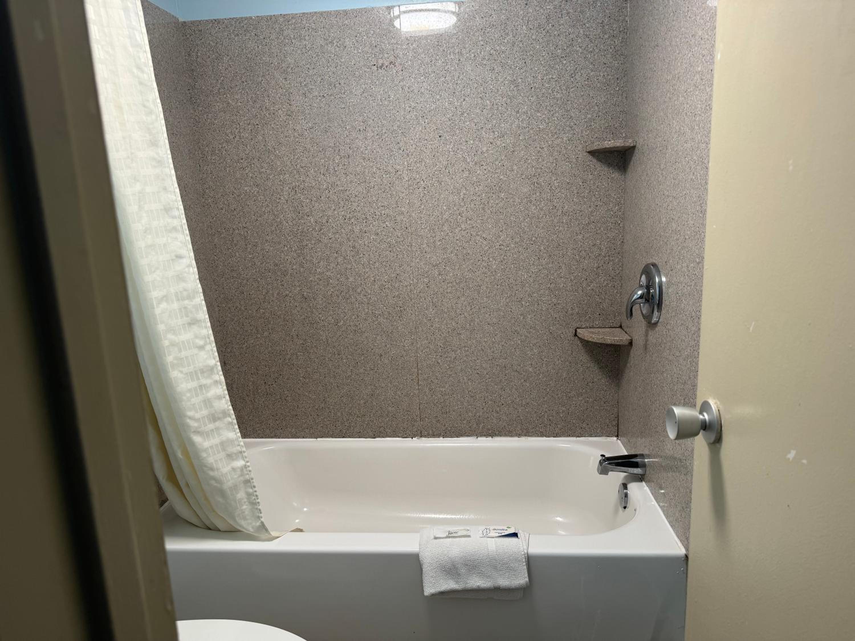 Red Carpet Inn & Suites - Danville
