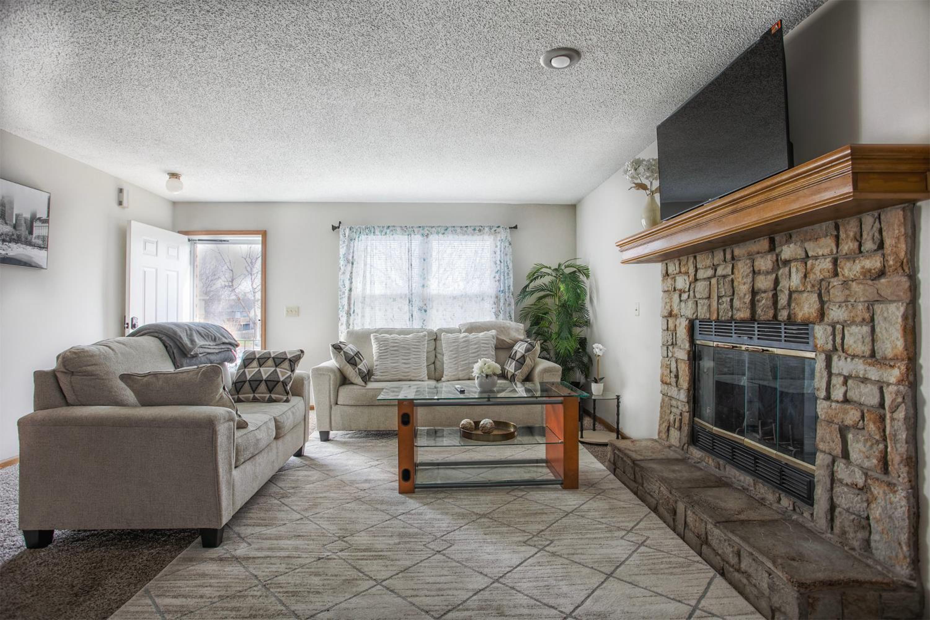 Beautiful and Cozy Olathe Home. - Property Image 12