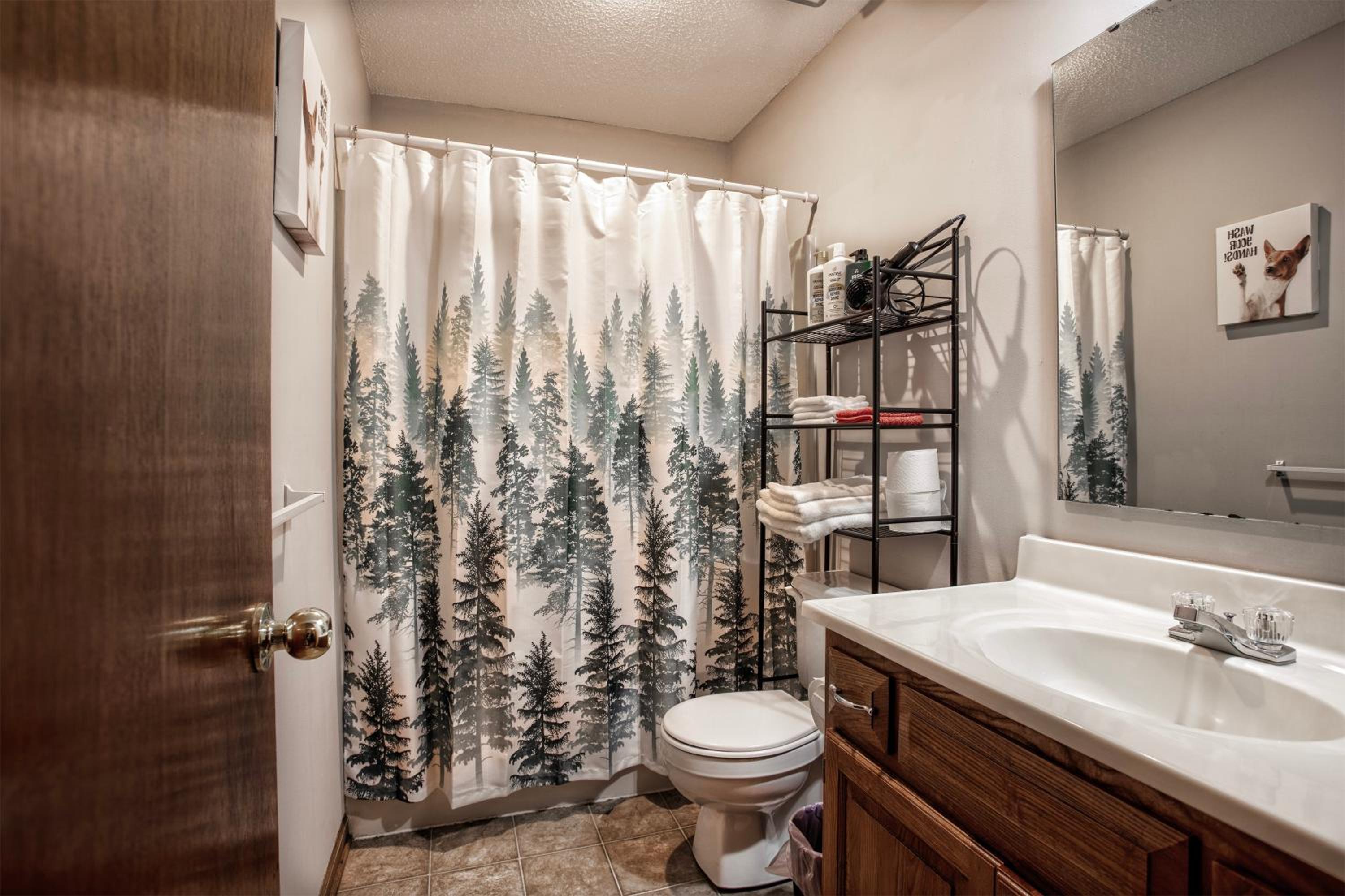 Beautiful and Cozy Olathe Home. - Property Image 14