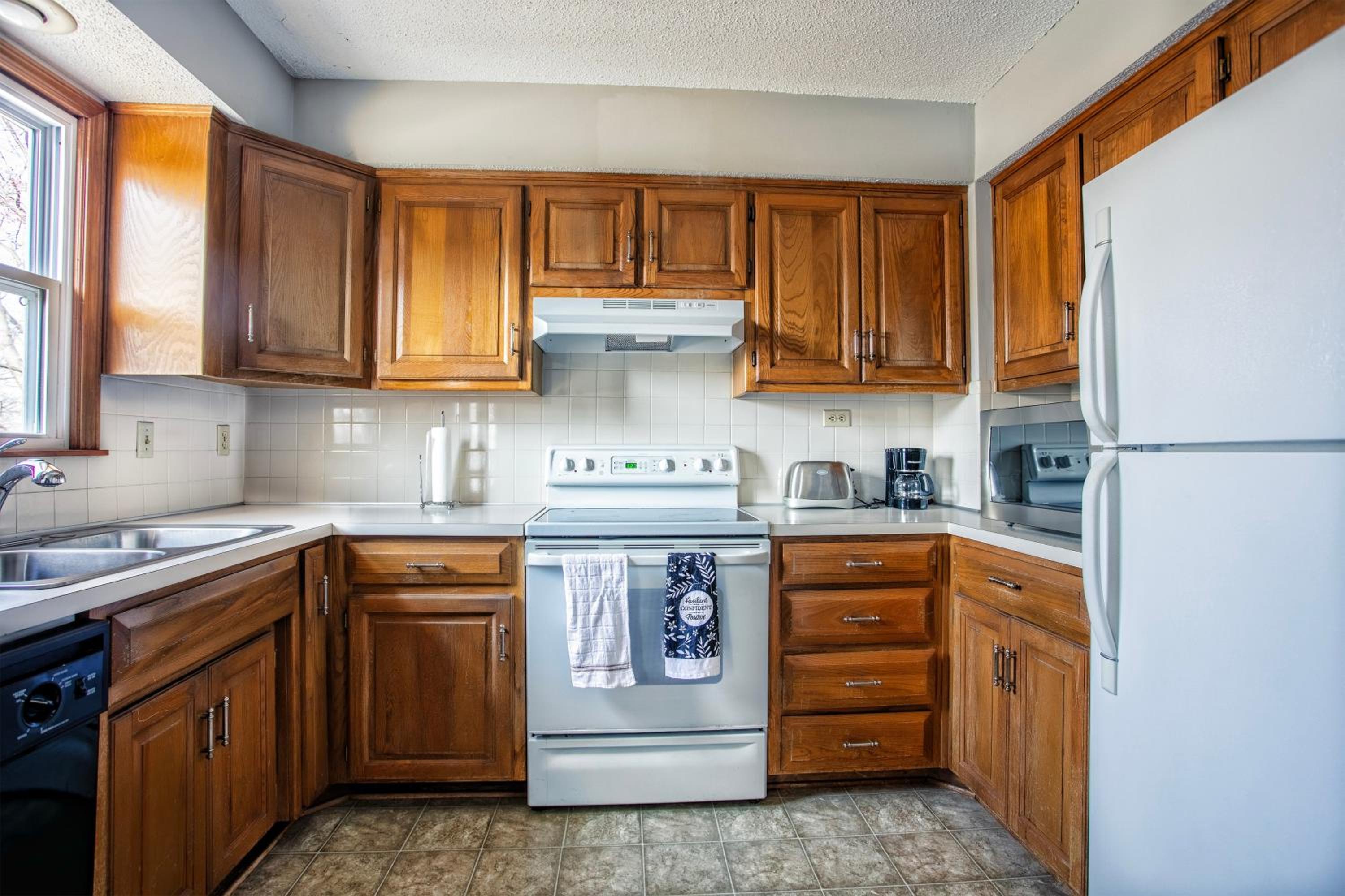 Beautiful and Cozy Olathe Home. - Property Image 17