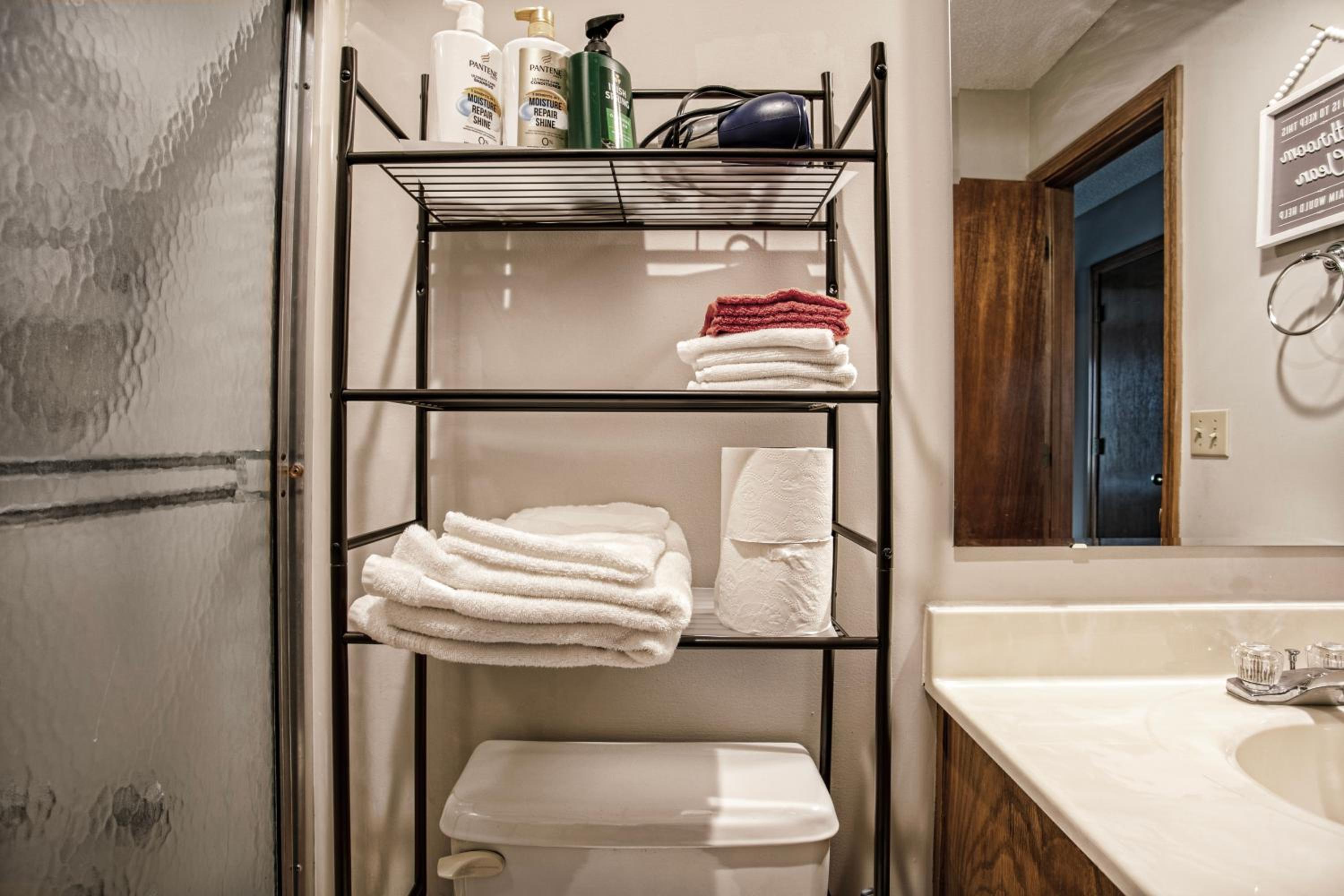 Beautiful and Cozy Olathe Home. - Property Image 24