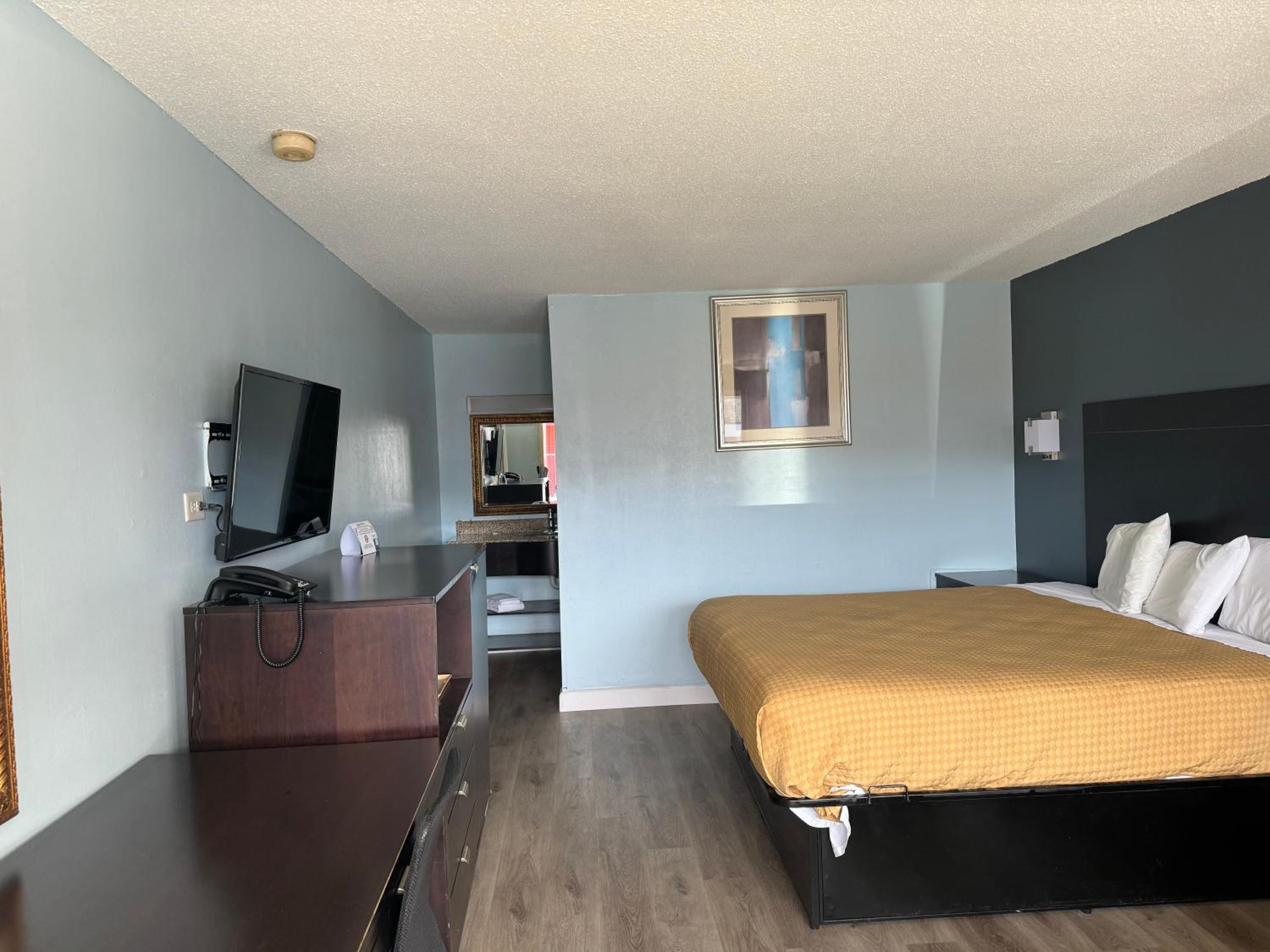 Danville Vacations - Red Carpet Inn  Suites - Danville - Property Image 1
