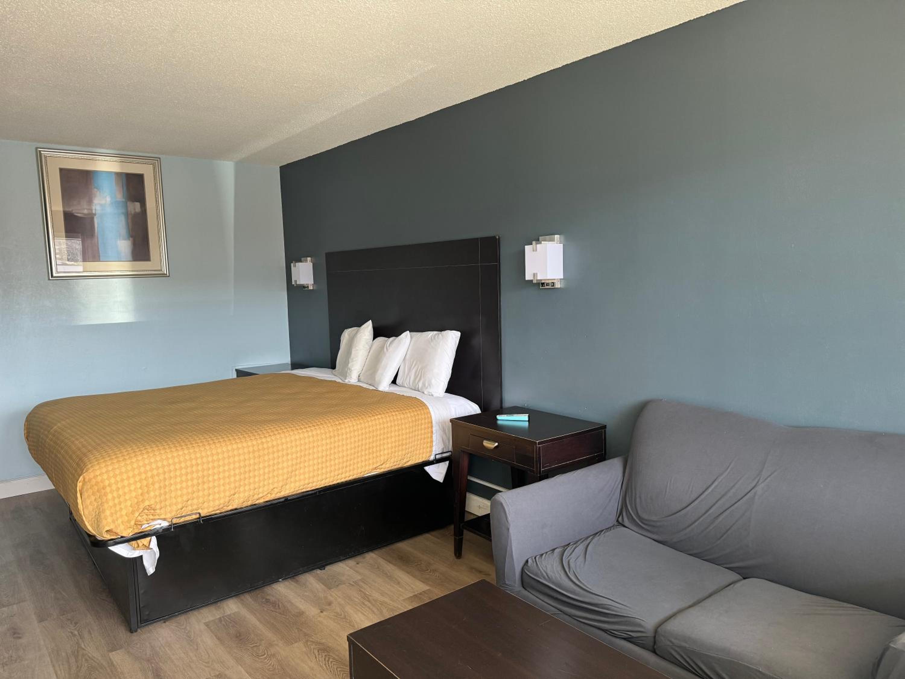 Red Carpet Inn & Suites - Danville