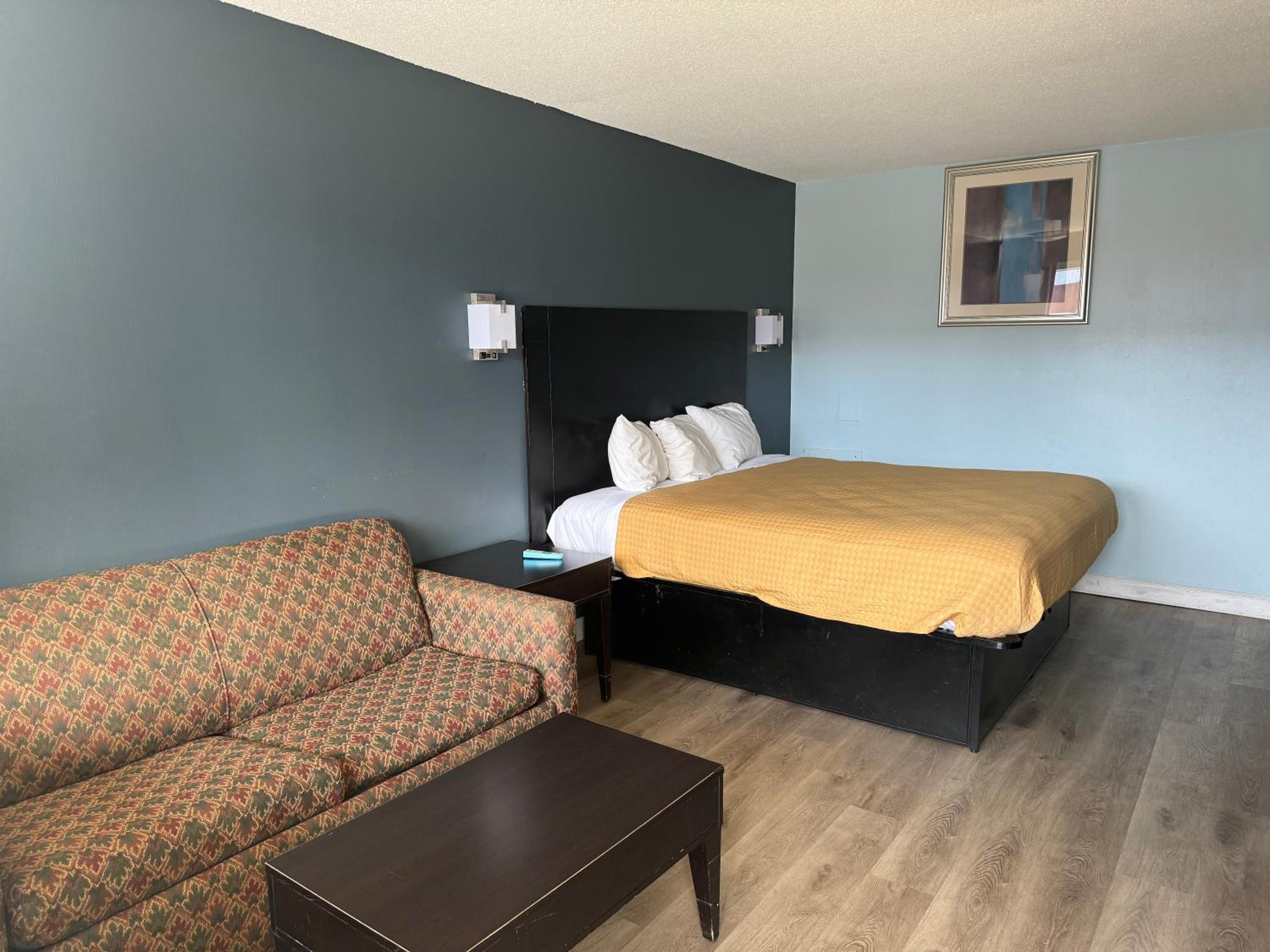 Red Carpet Inn & Suites - Danville