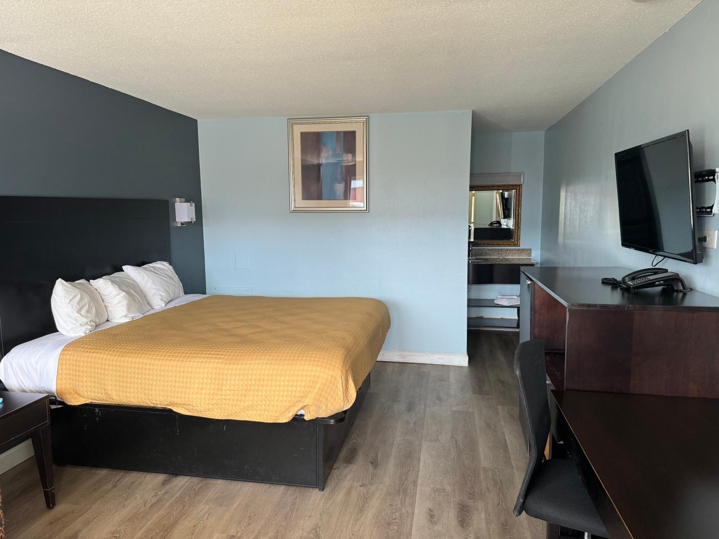 Red Carpet Inn & Suites - Danville
