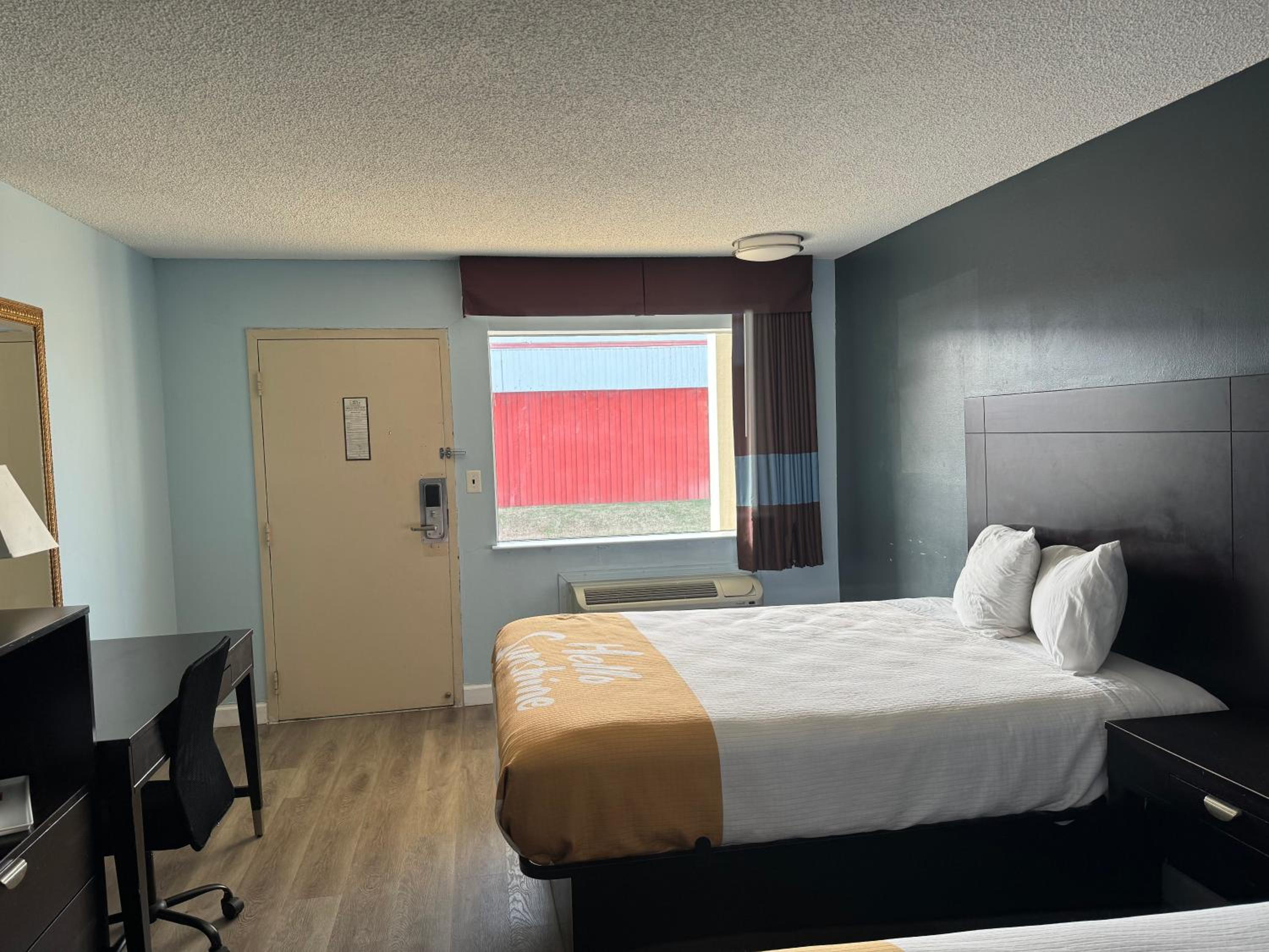 Danville Vacations - Red Carpet Inn  Suites - Danville - Property Image 11