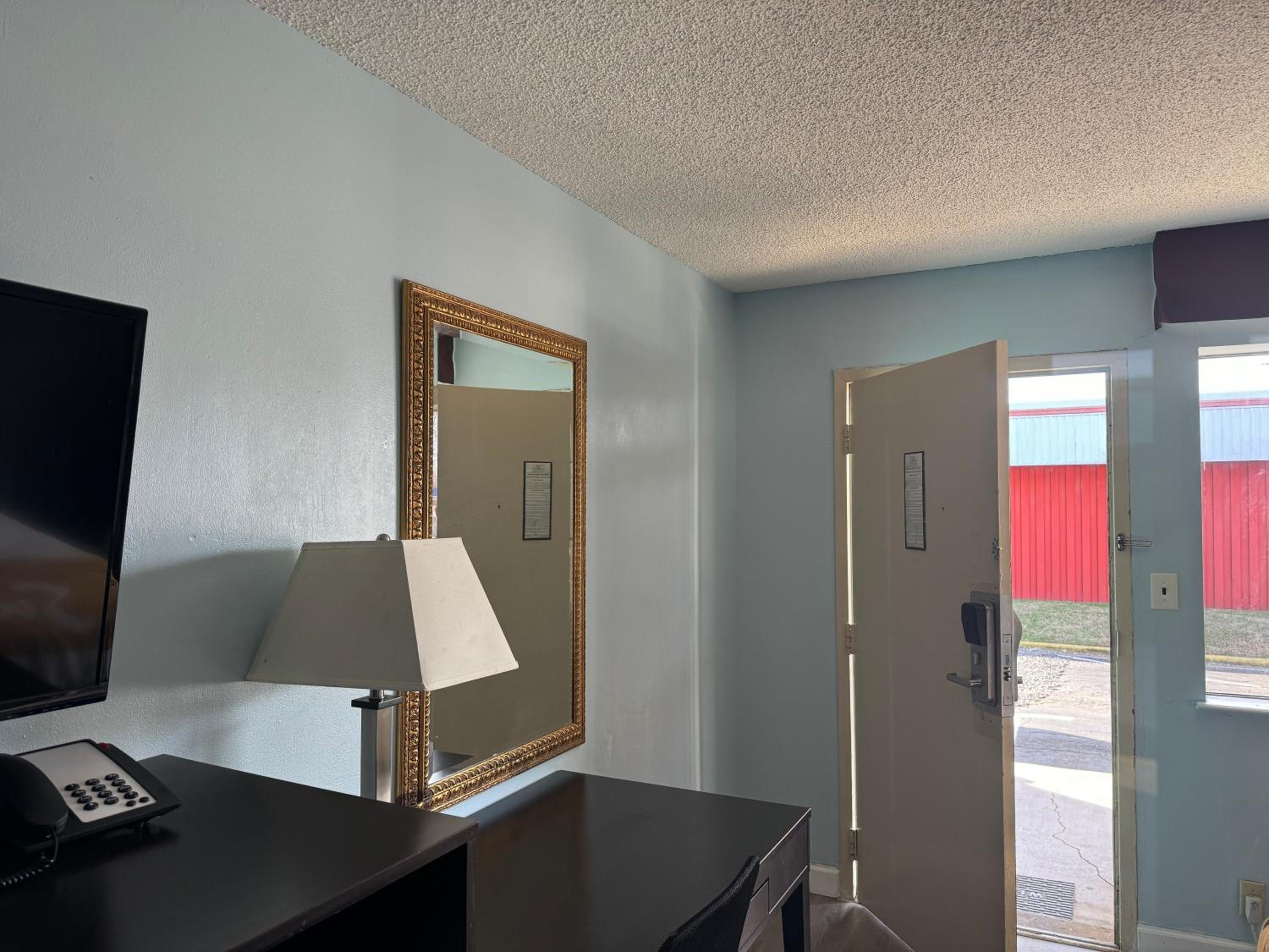 Danville Vacations - Red Carpet Inn  Suites - Danville - Property Image 10