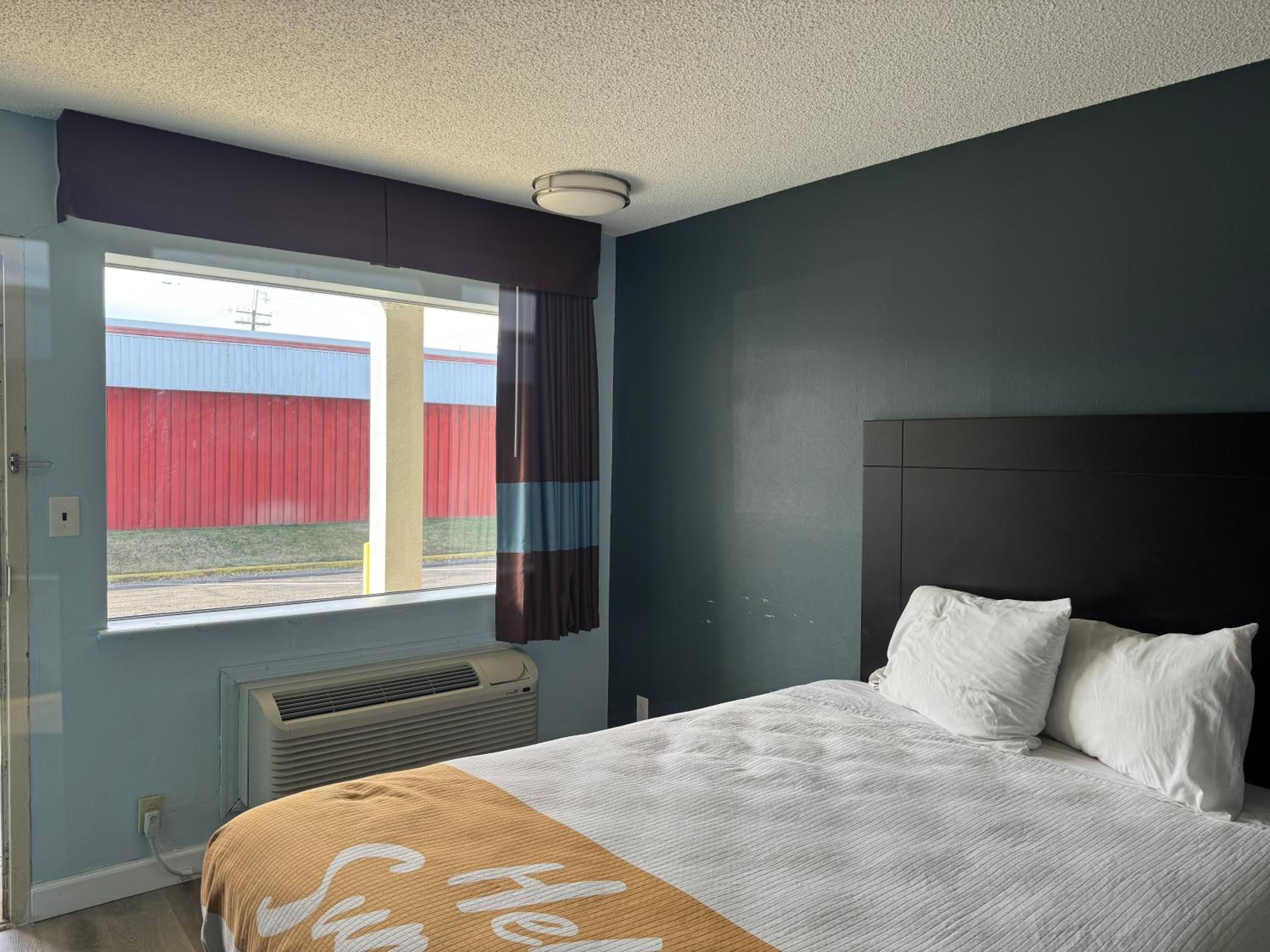 Red Carpet Inn & Suites - Danville