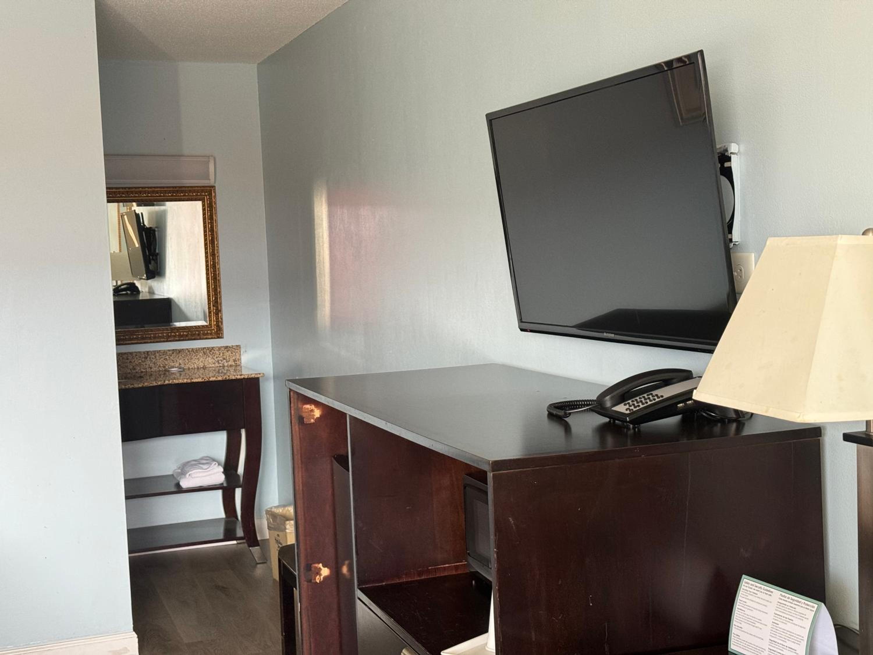 Danville Vacations - Red Carpet Inn  Suites - Danville - Property Image 7