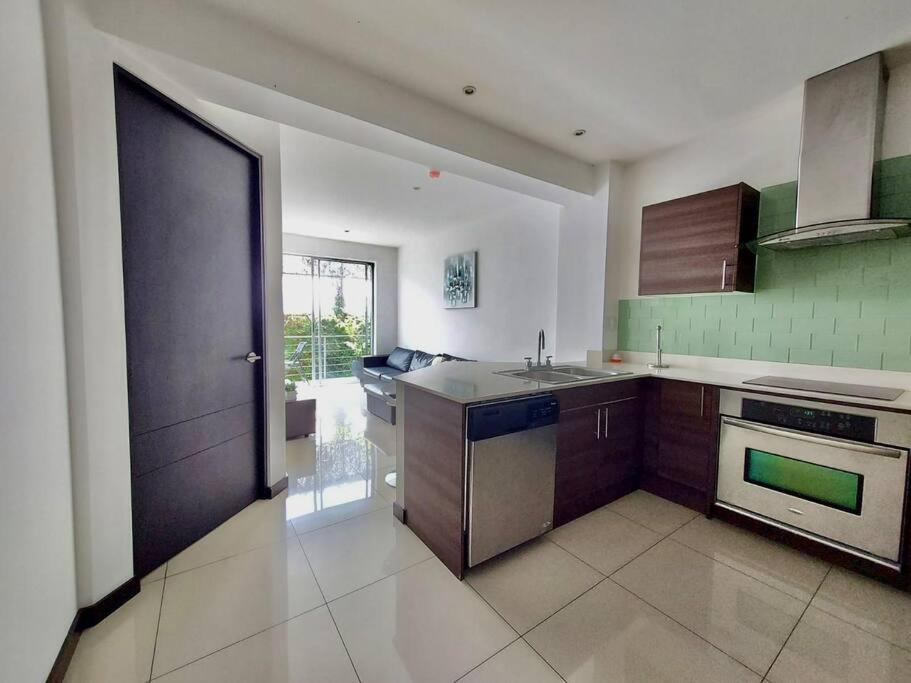 Condo Tranquilo, Cómodo y Moderno en Santa Ana