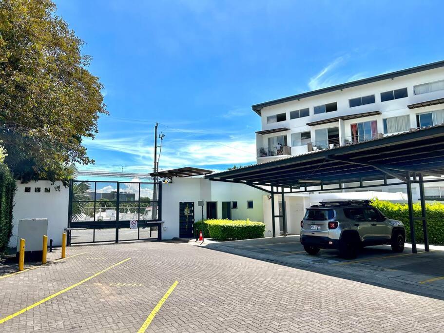 Condo Tranquilo, Cómodo y Moderno en Santa Ana