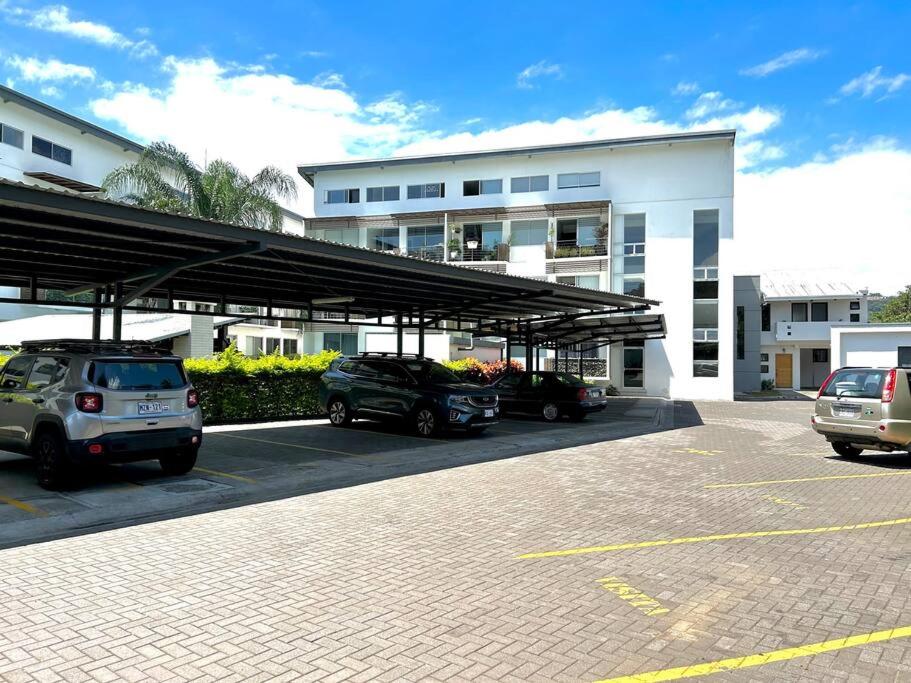 Condo Tranquilo, Cómodo y Moderno en Santa Ana