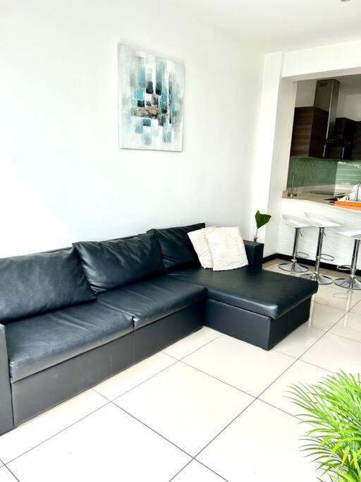 Condo Tranquilo, Cómodo y Moderno en Santa Ana