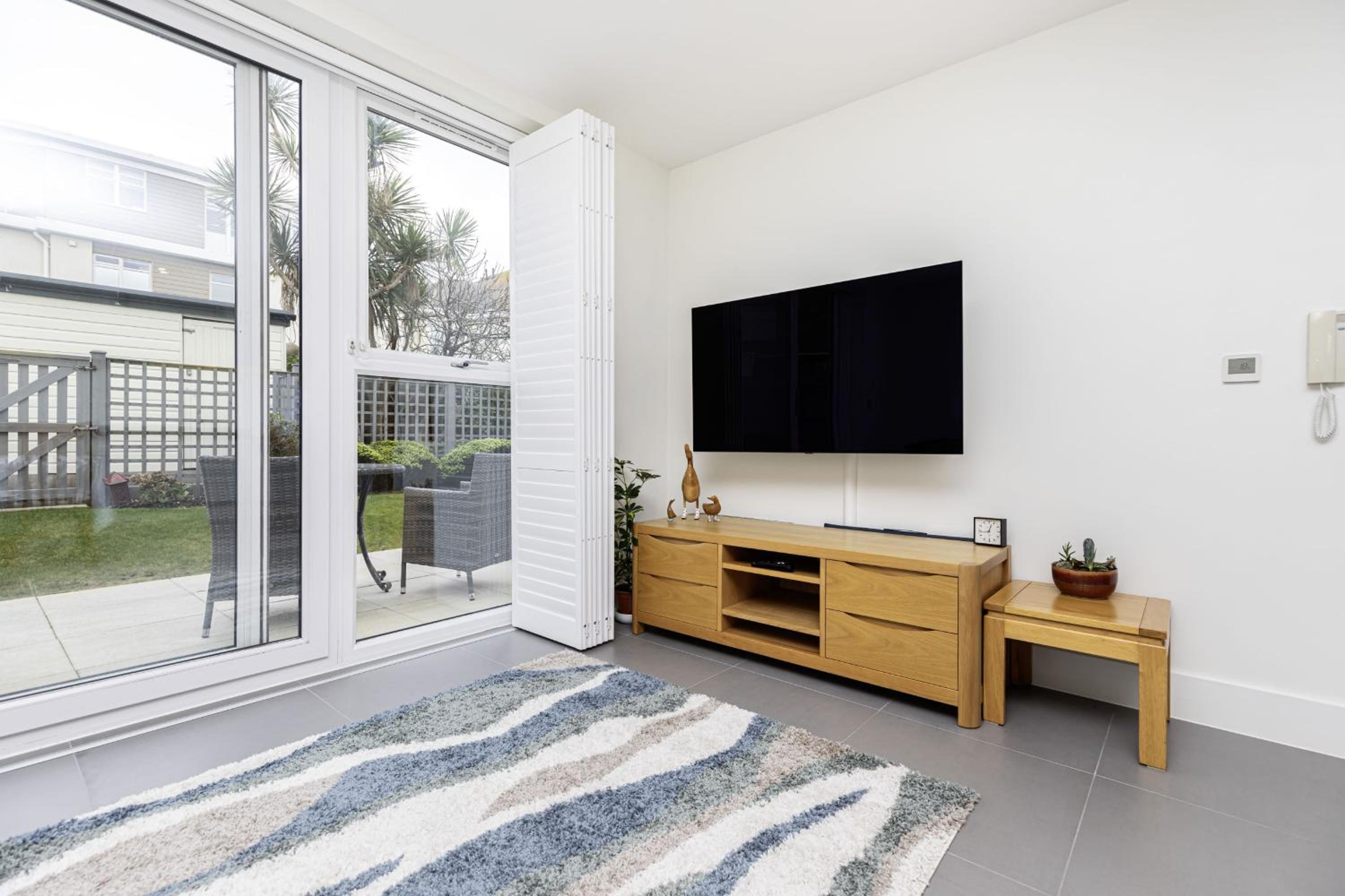 Beach Front Getaway - Luxury Apt with Large Garden view 5