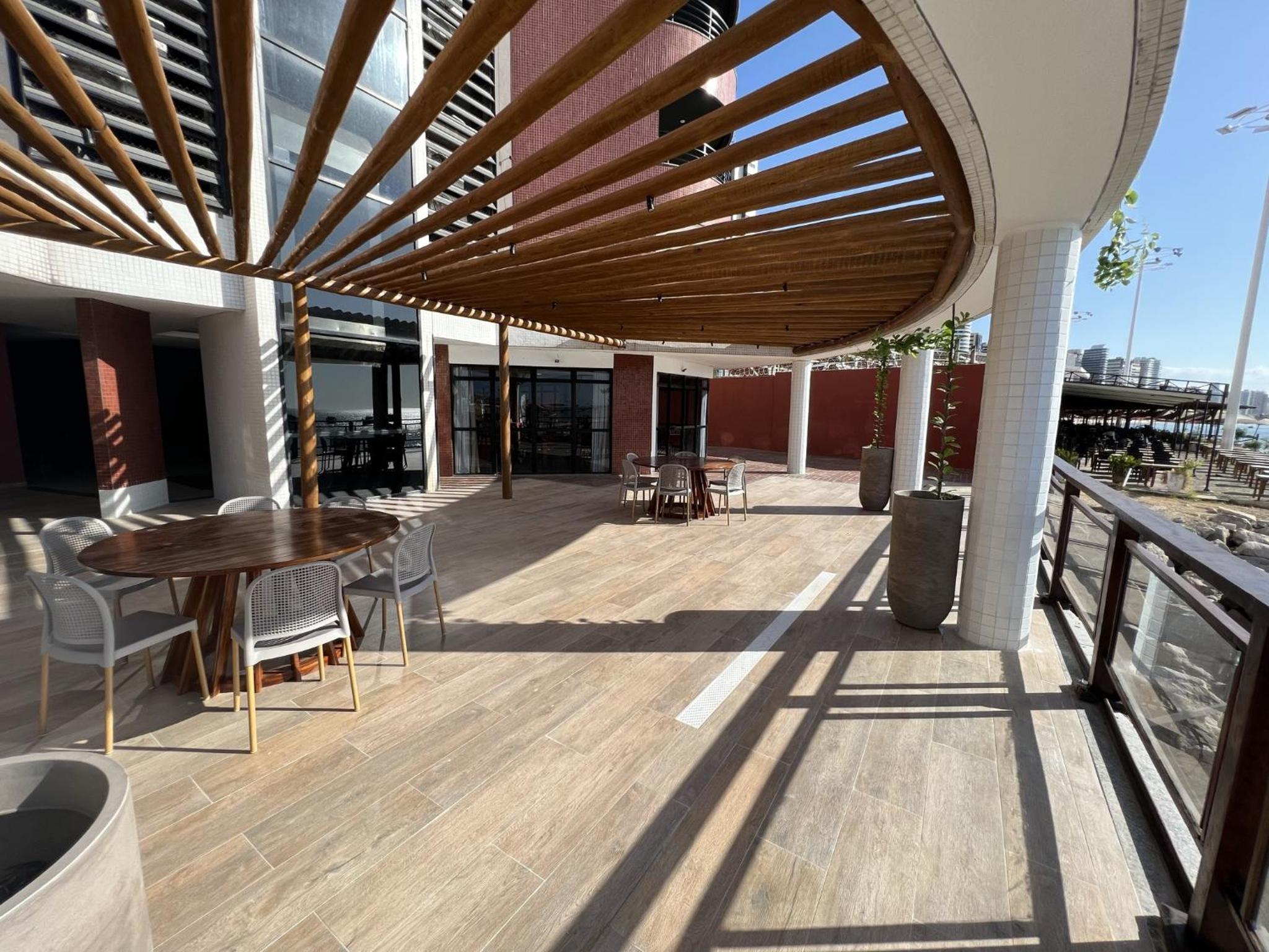 Particular Iate Plaza