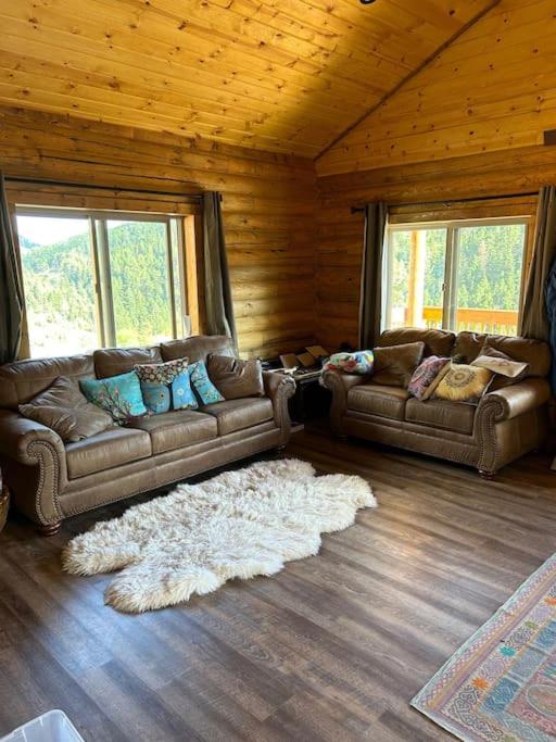 McDonald Cabin #4 next to YNP view 4