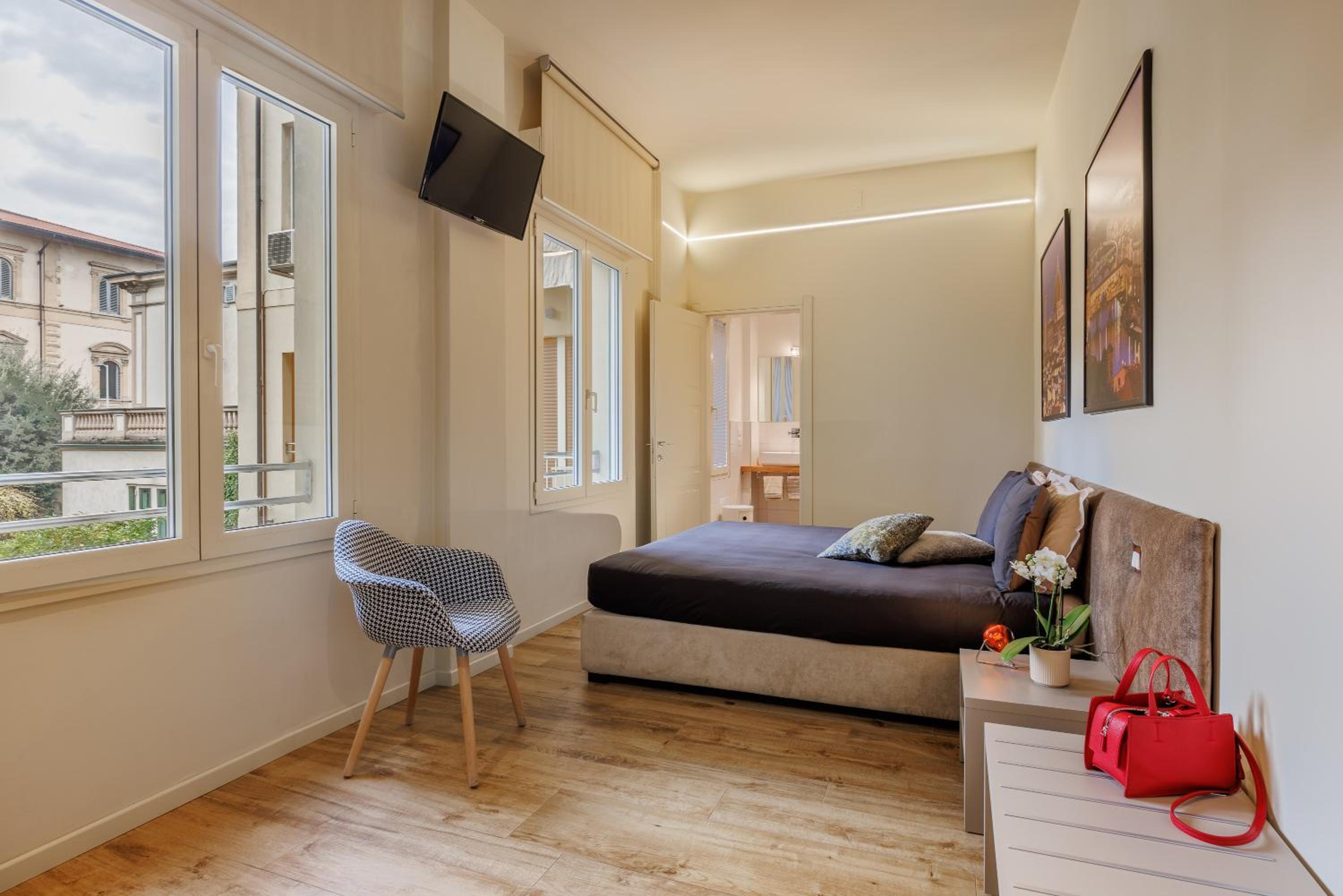 Lucy Florence charming modern apartment near Piazza della Libertà